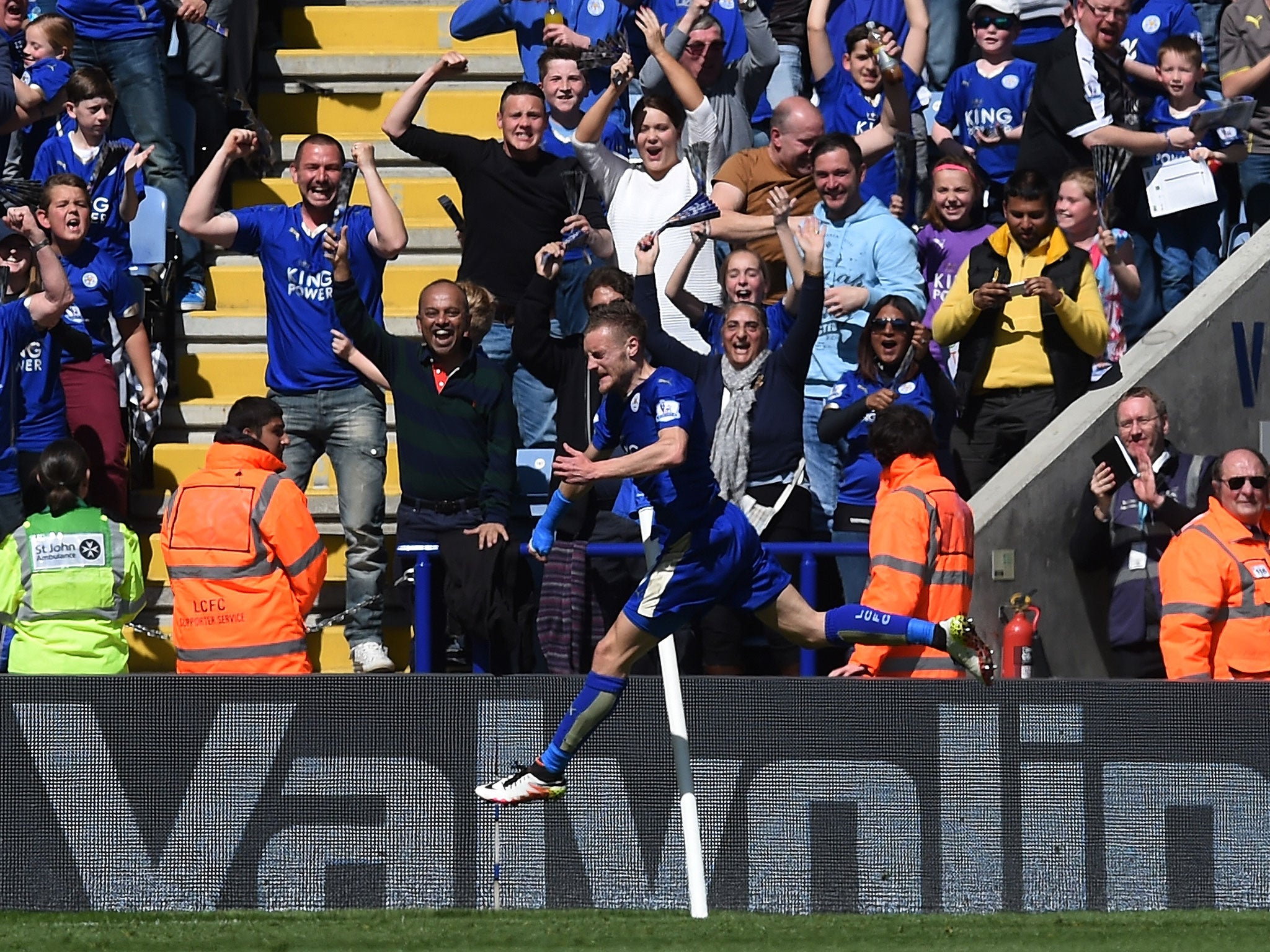 Jamie Vardy celebrates scoring against West Ham