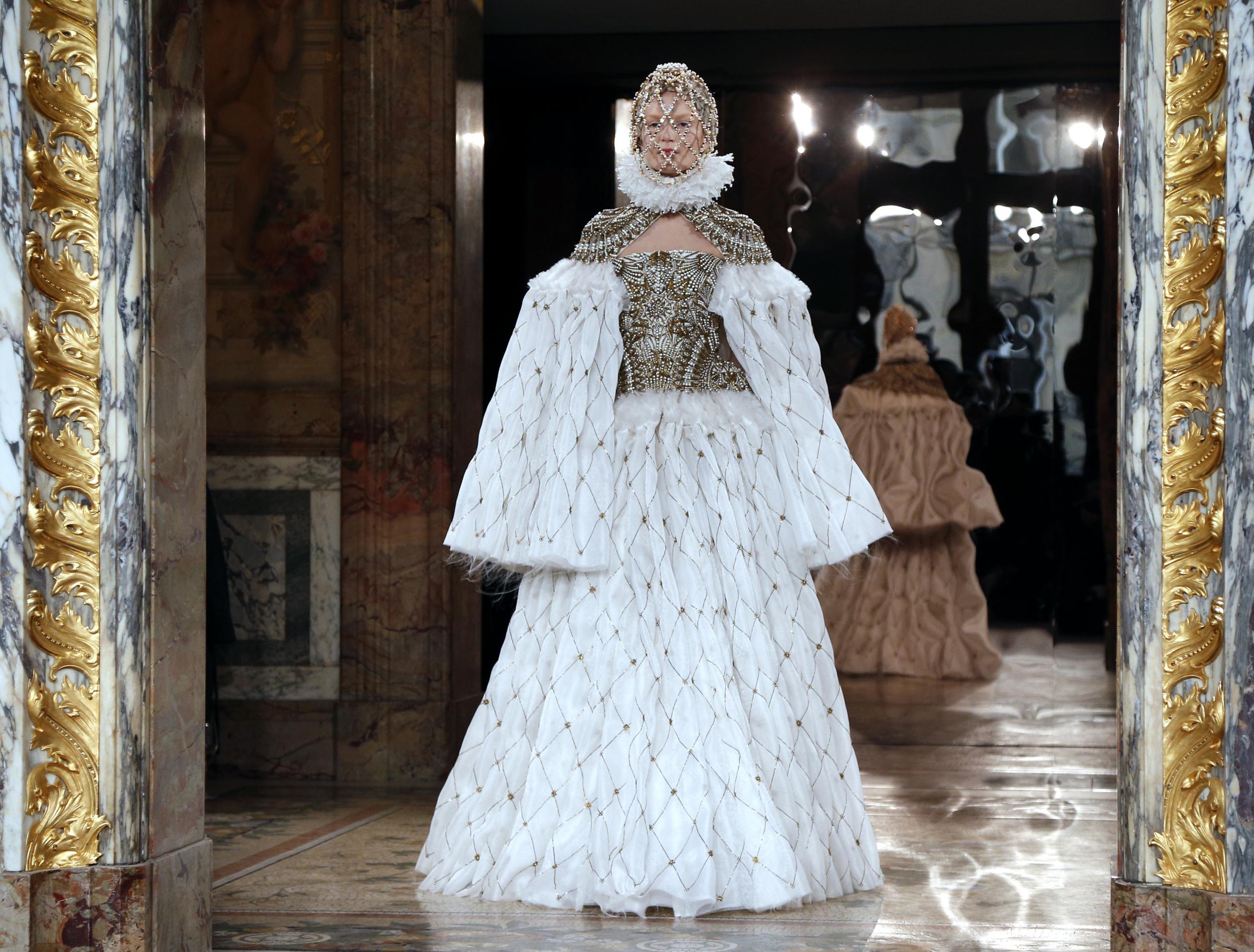 The Elizabethan ruff has shown lasting power showing up in collections like Alexander McQueen’s A/W 13 collection