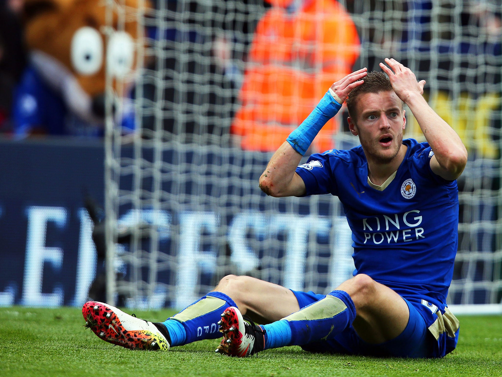 
Jamie Vardy reacts after being sent off during Leicester vs West Ham 