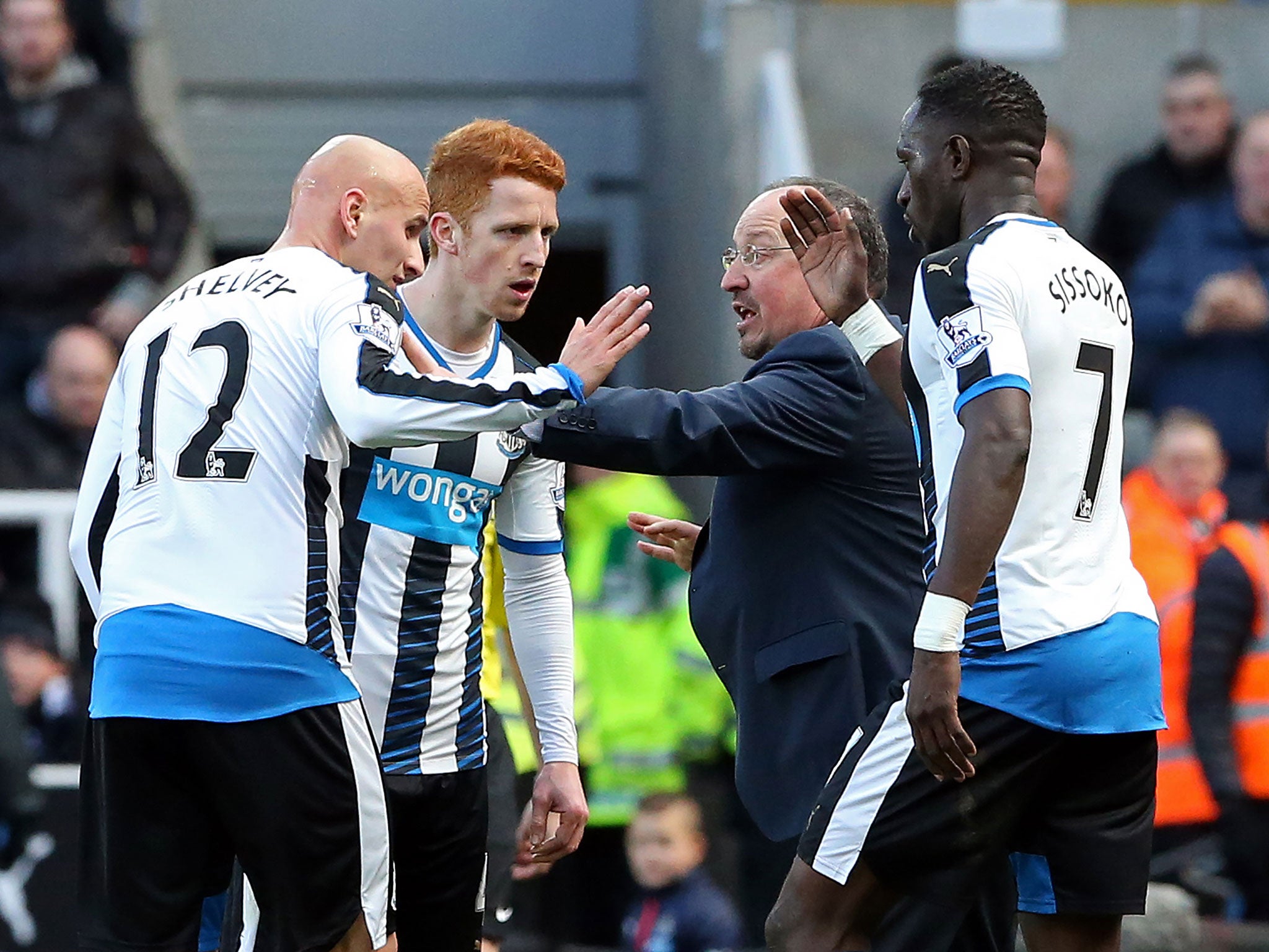 Rafael Benitez with his Newcastle players