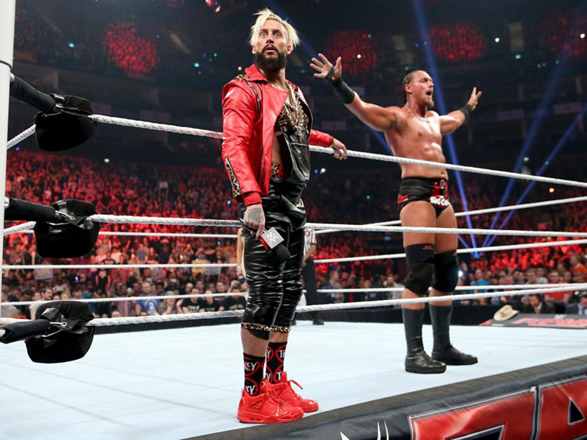 &#13;
Enzo Amore and Big Cass take on Chris Jericho and Kevin Owens &#13;