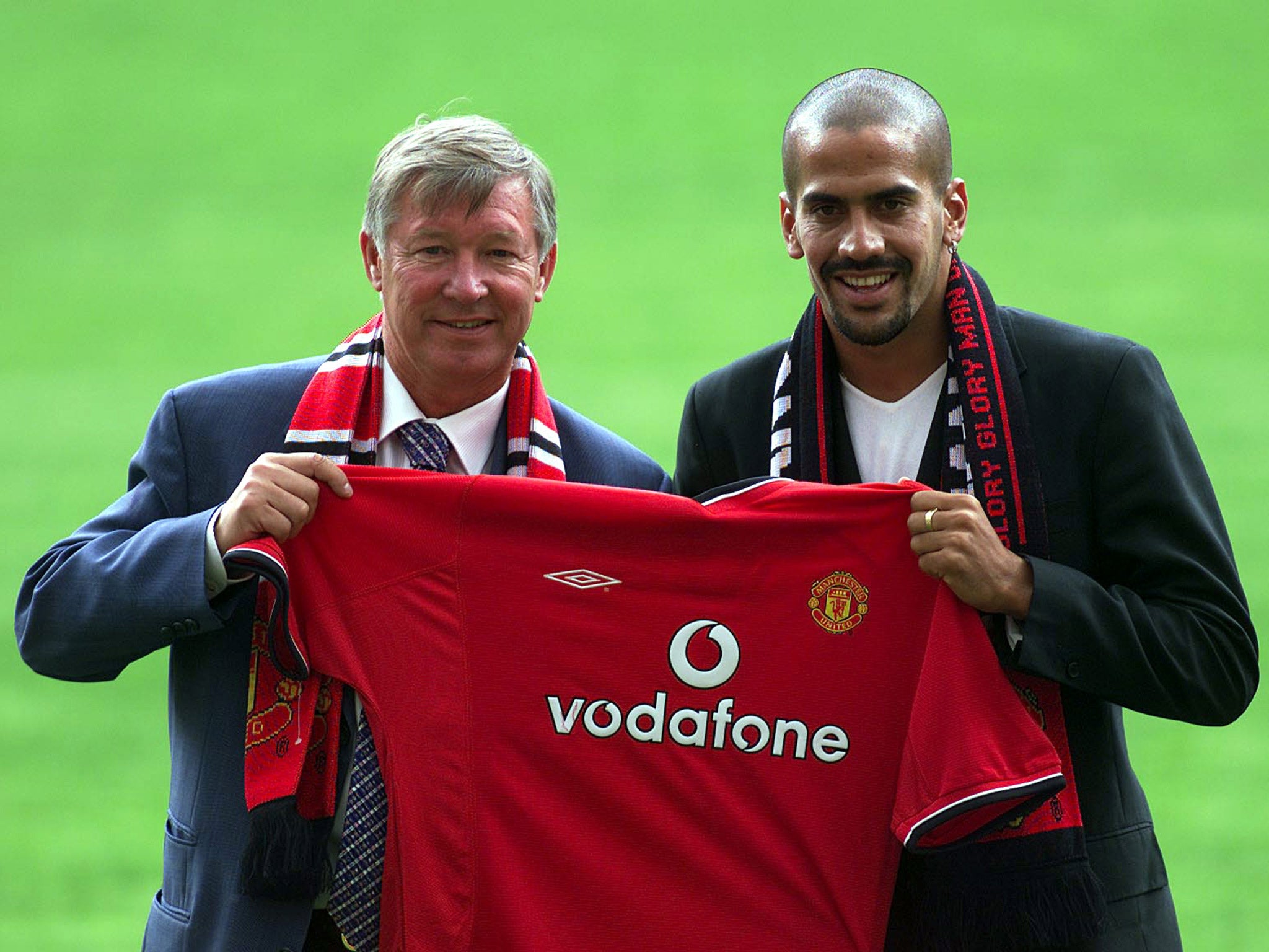 Juan Sebastian Veron was signed by Sir Alex Ferguson in 2001