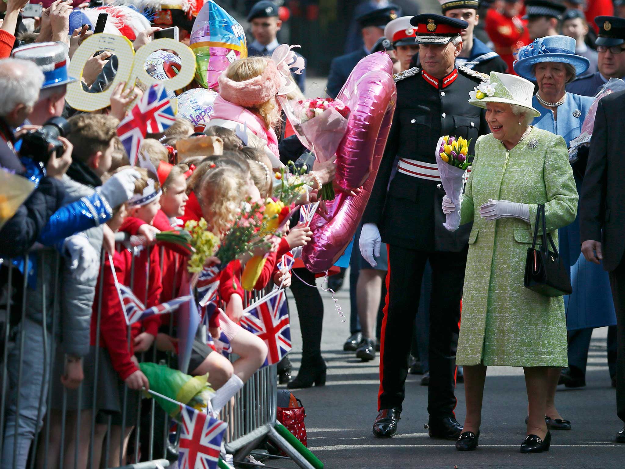 Queen Elizabeth actual 90th birthday was on 21 April 2016, when she received flowers from citizens in Windsor