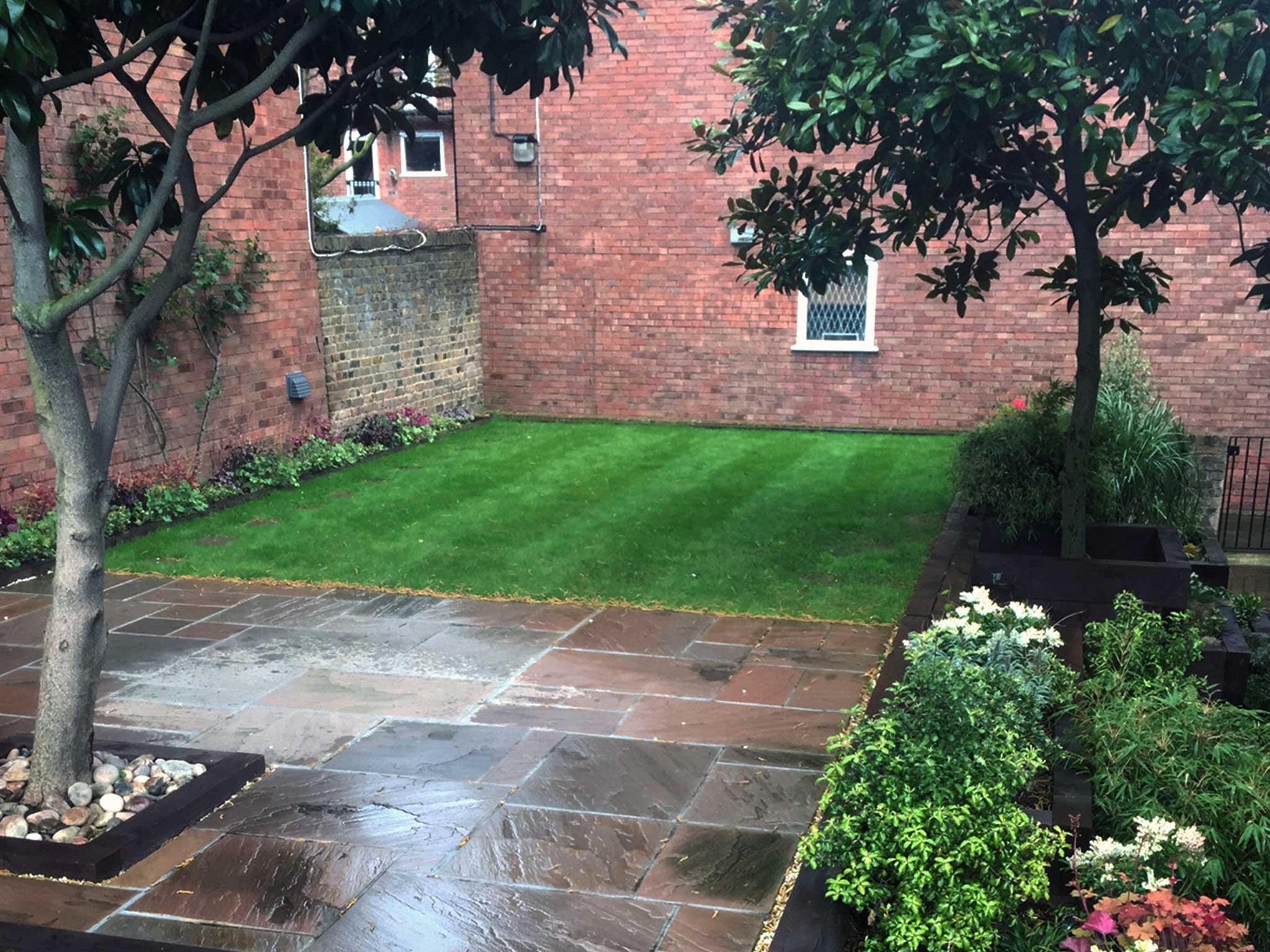 After Christie's house was demolished, a small garden was made for the residents of St Andrews Square on top of 10 Rillington Place