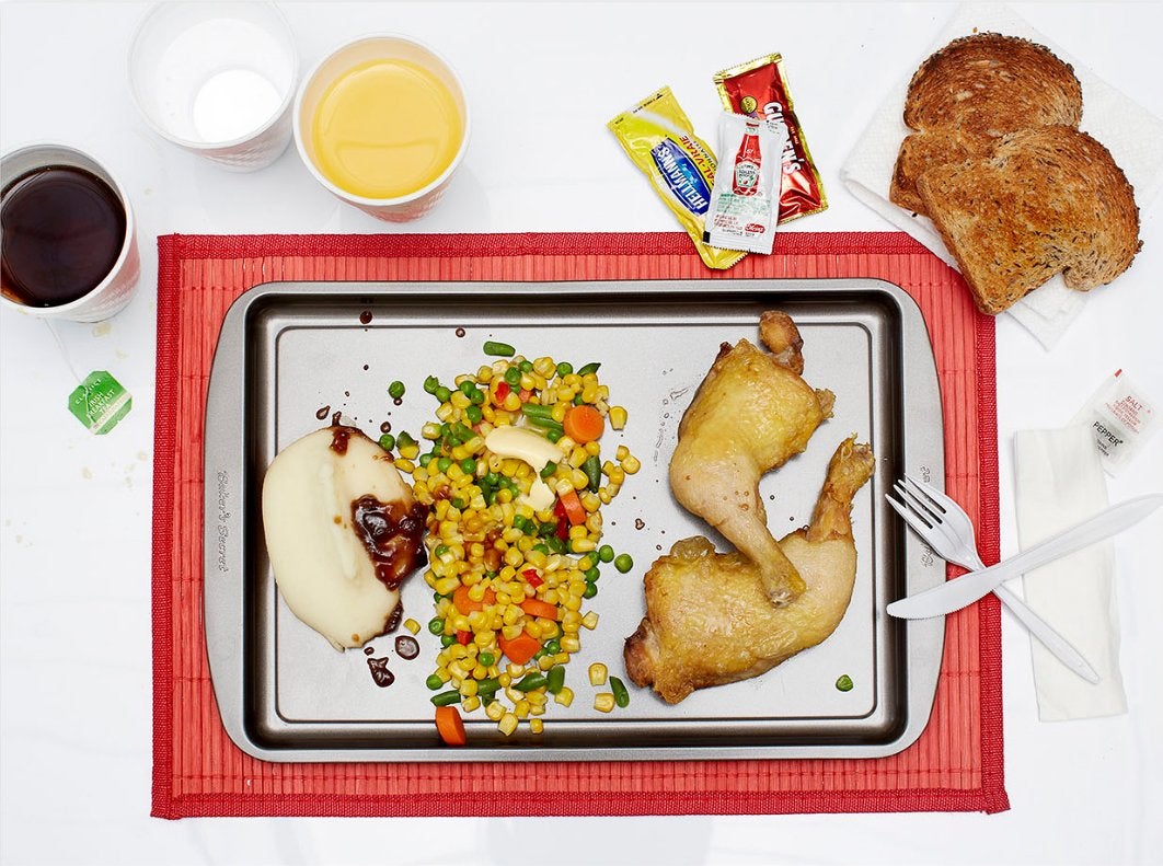 Baked chicken, mashed potatoes with country gravy, vegetables, sweet peas, bread, tea, water, punch. Texas abolished the "last meal" in 2011, so he was given the same meal as everyone else in his unit