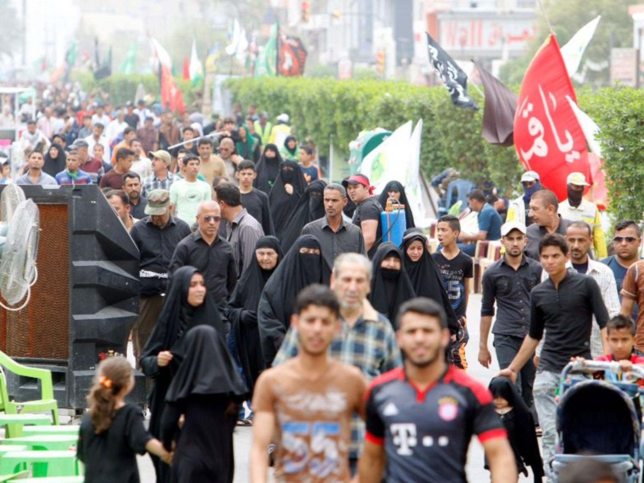 Shiite pilgrims make their way to Kadhimiya to mark the death of Imam Moussa al-Kadhim before the car bomb attack in Baghdad, Iraq, 2 May, 2016