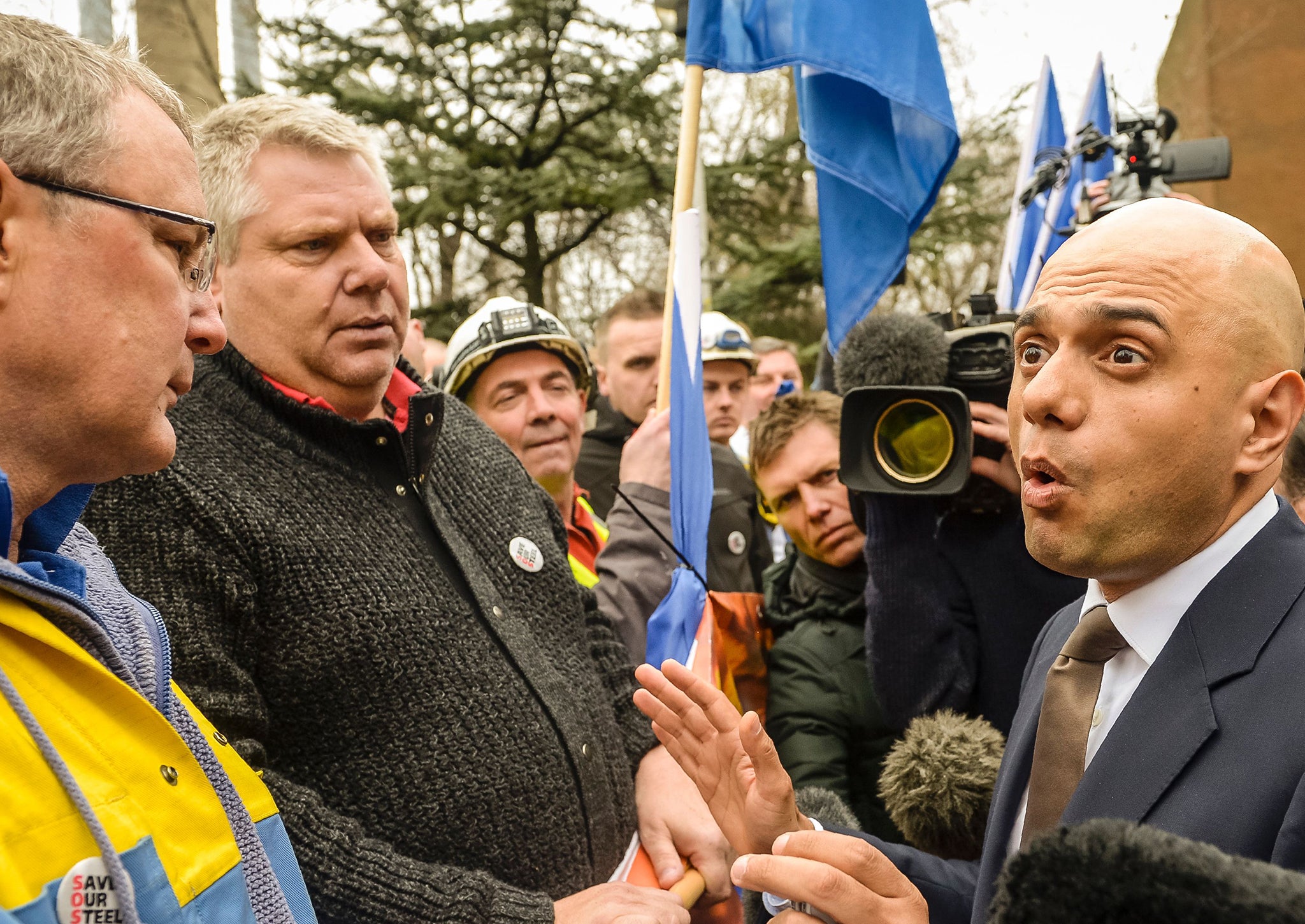 Sajid Javid speaks with steelworkers at Tata Steel's steel plant in Port Talbot on April 1, 2016. (AFP/Stringer)