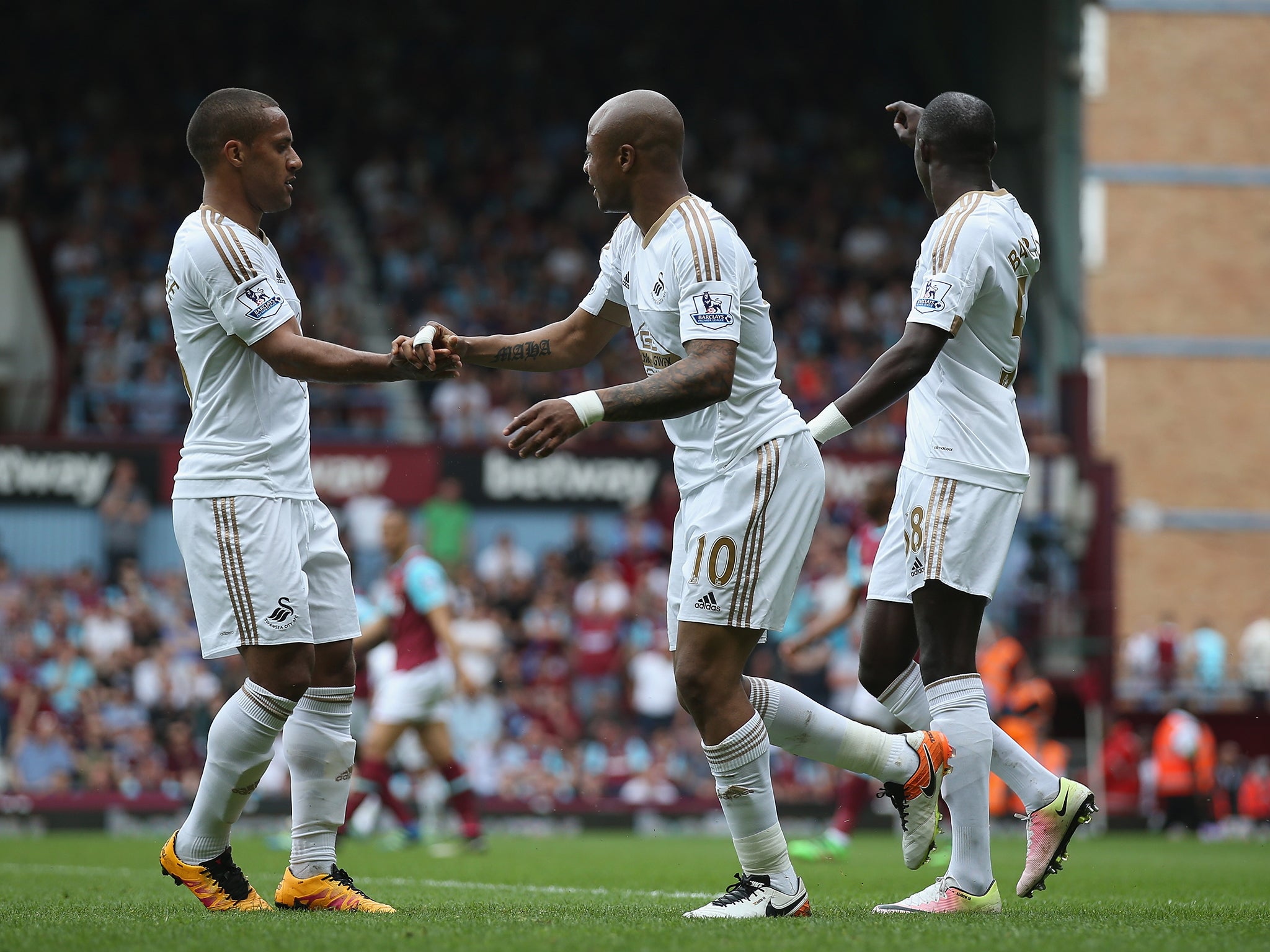 &#13;
Andre Ayew celebrates his goal &#13;