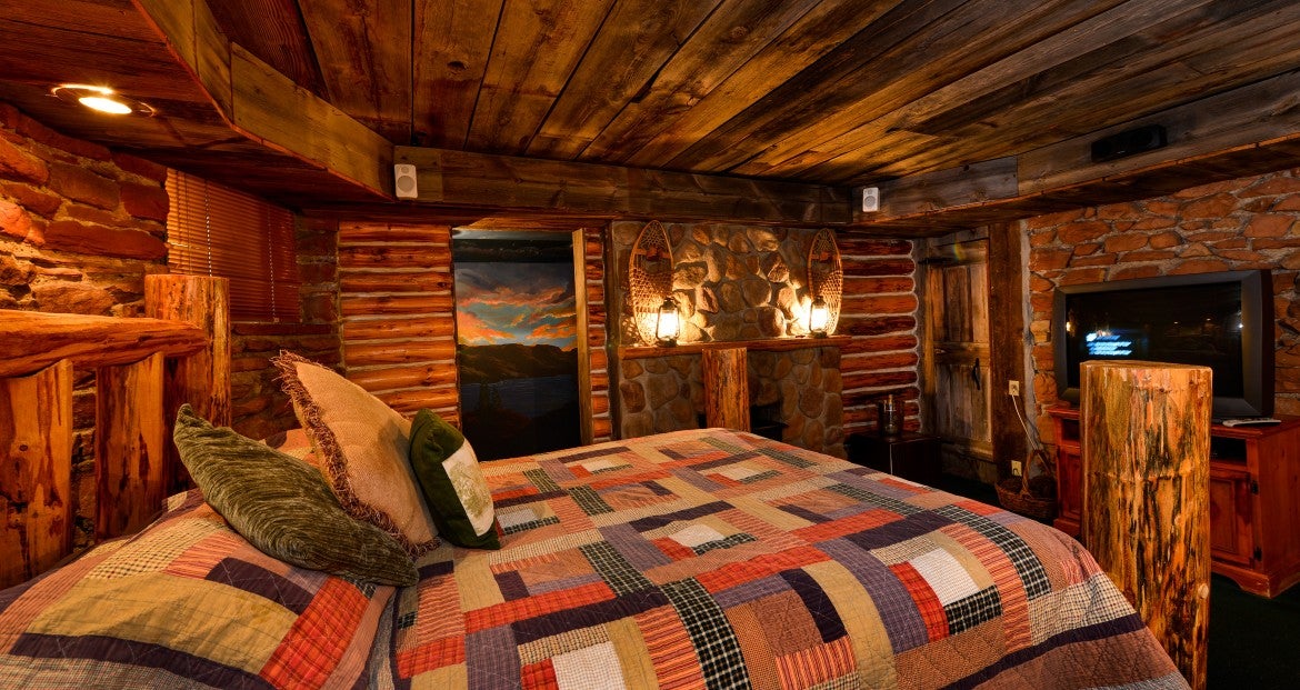 The Mountain Hideaway suite at The Anniversary Inn