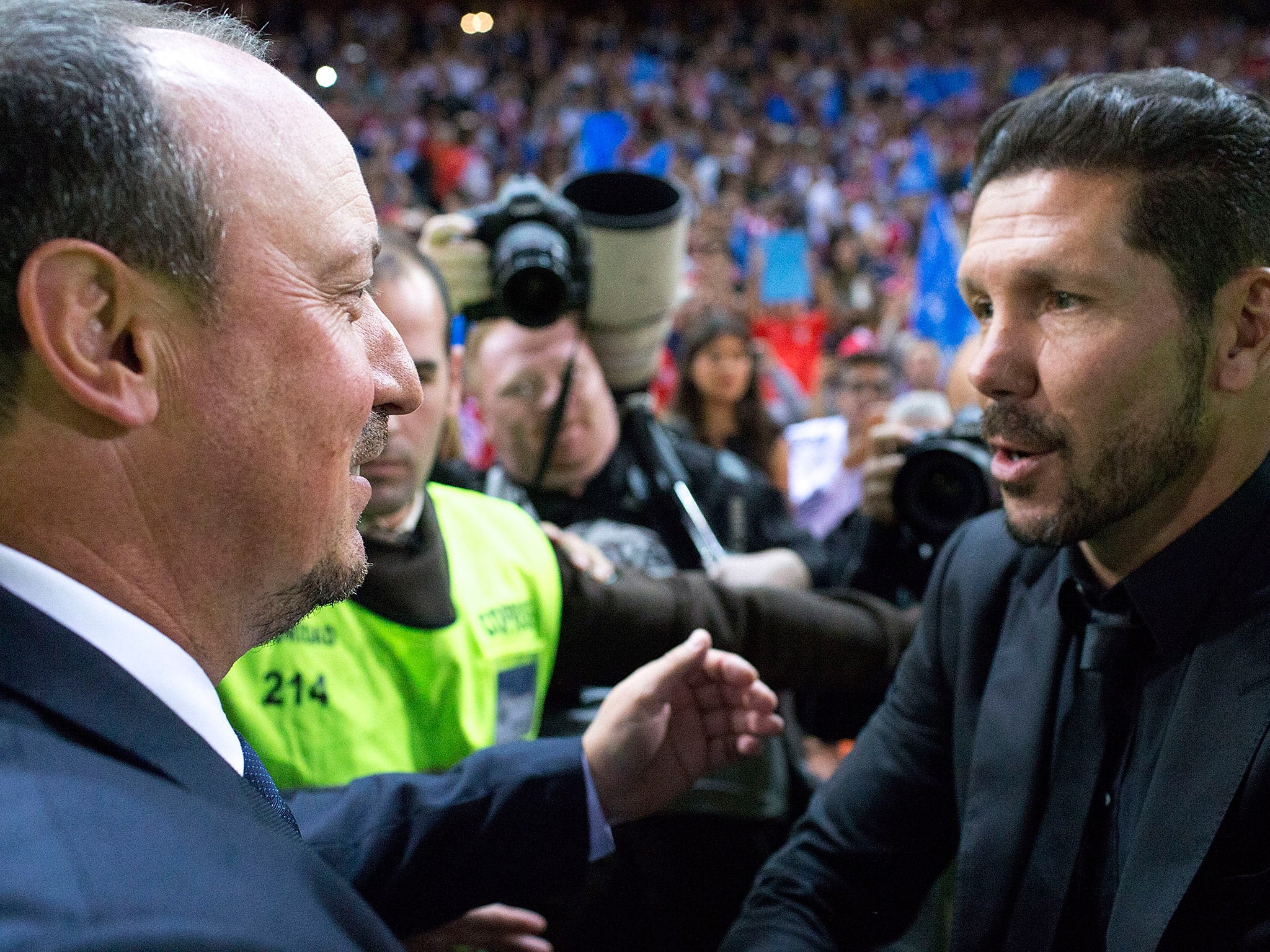 Real concede a late equaliser in the derby with Atletico Madrid to draw 1-1, having failed to build on their lead generated through Karim Benzema’s ninth-minute goal. The first signs of discontent are shown from the crowd, who have not warmed to Benitez’s style of management.