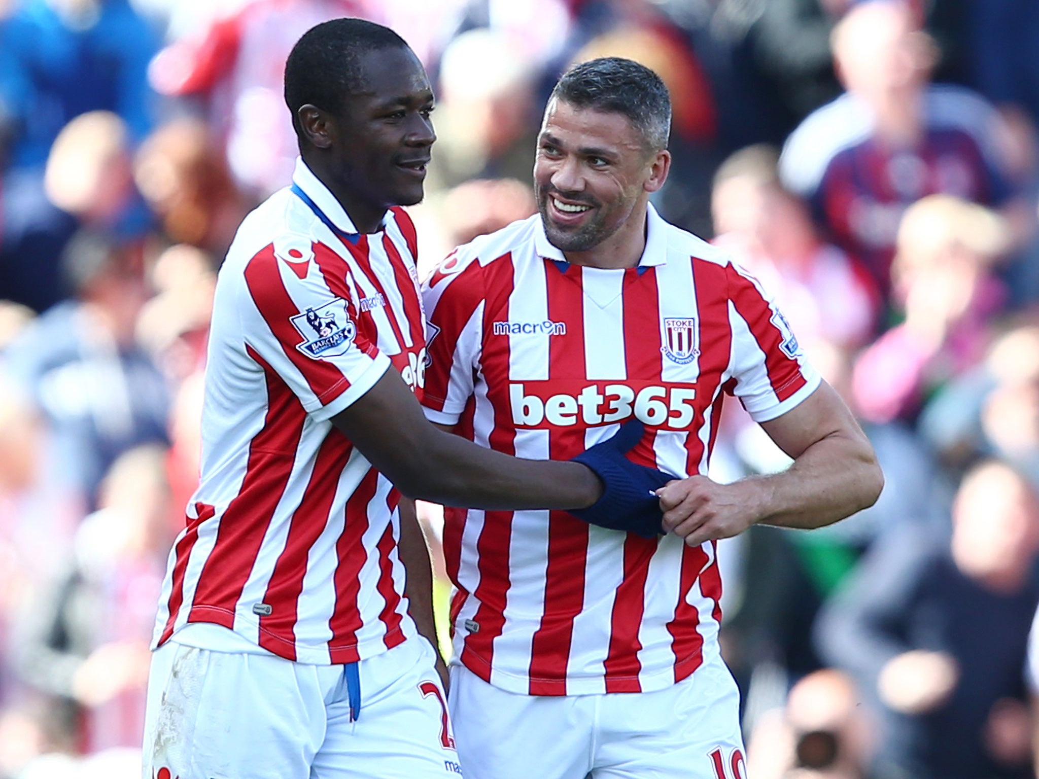 Giannelli Imbula and Jonathan Walters celebrate Stoke's victory