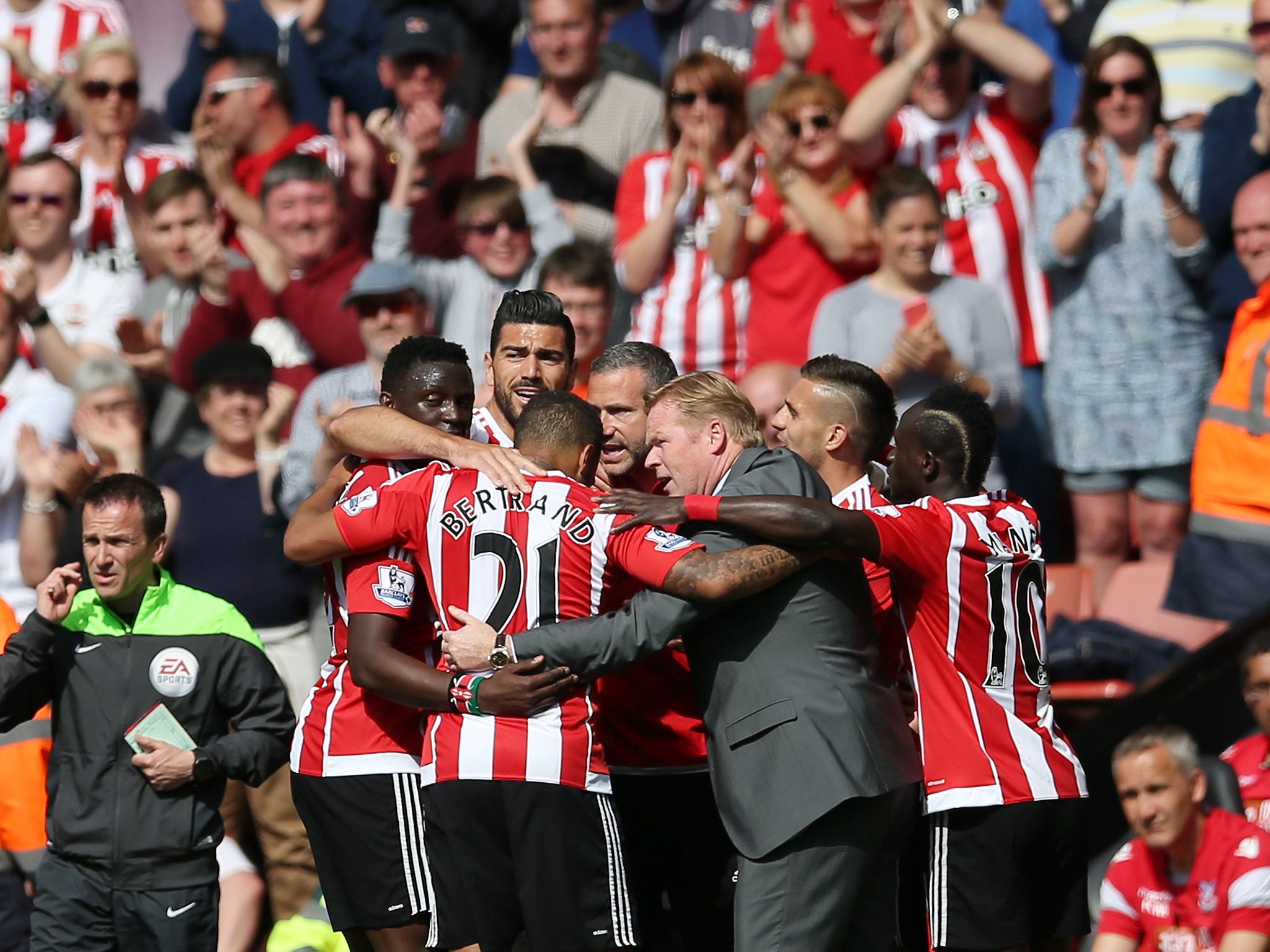 Ronald Koeman celebrates with his Southampton players last season