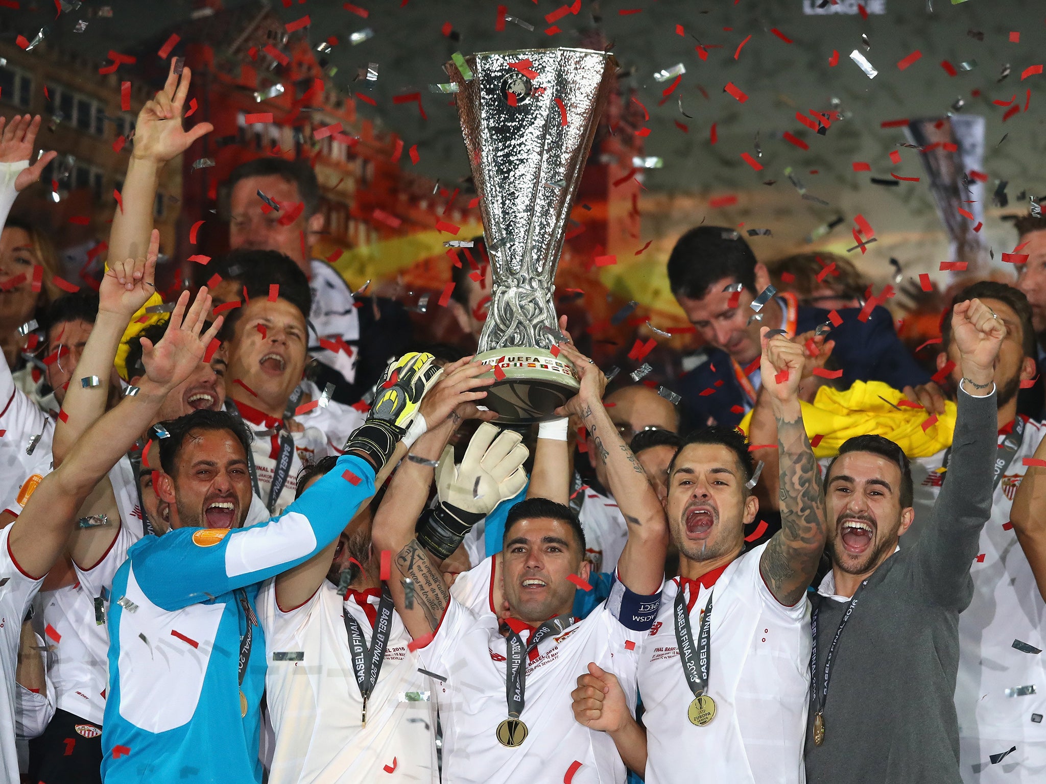 Sevilla lift the Europa League in joyous scenes