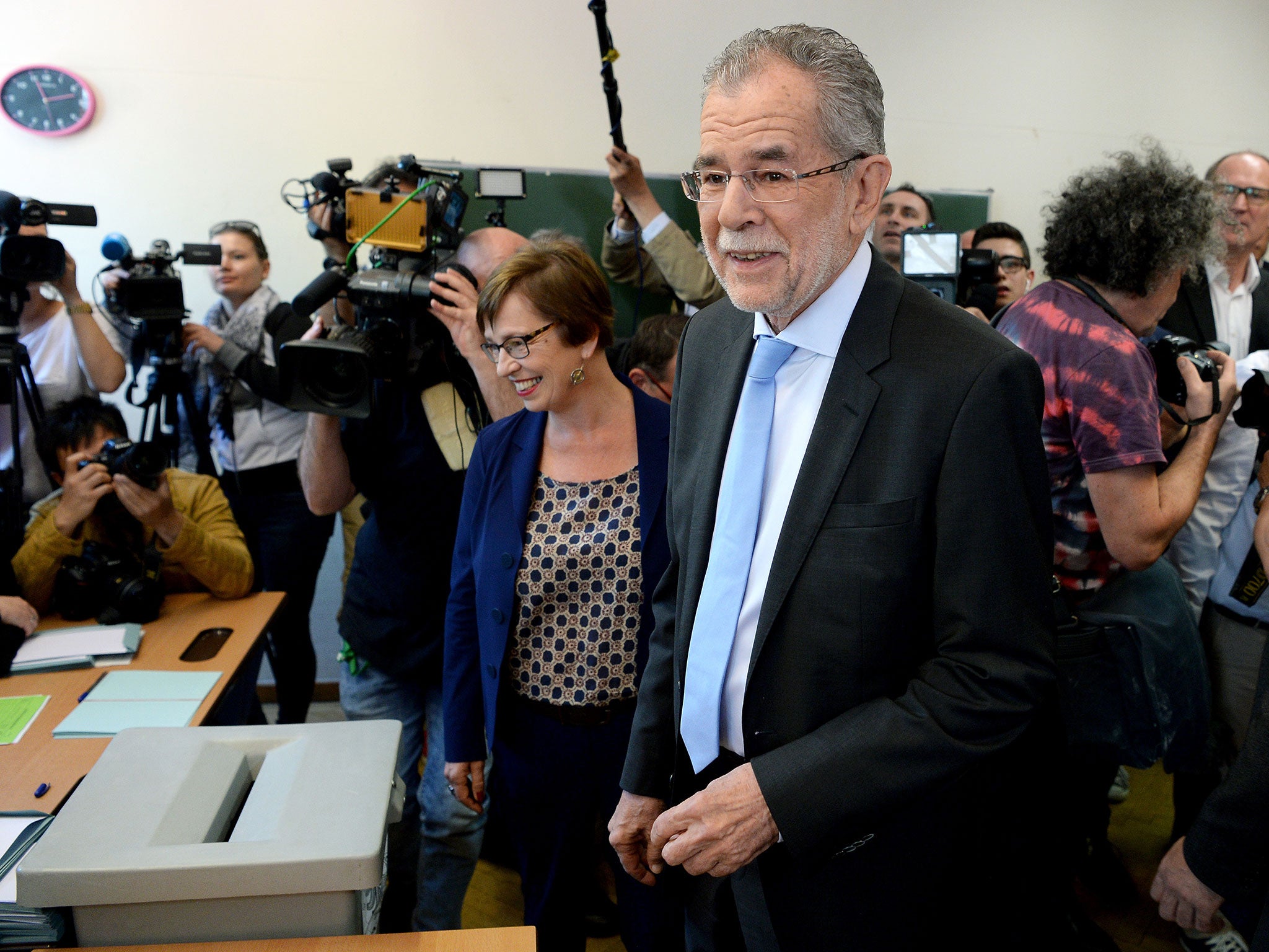 Candidate Alexander Van der Bellen casts his ballot Getty