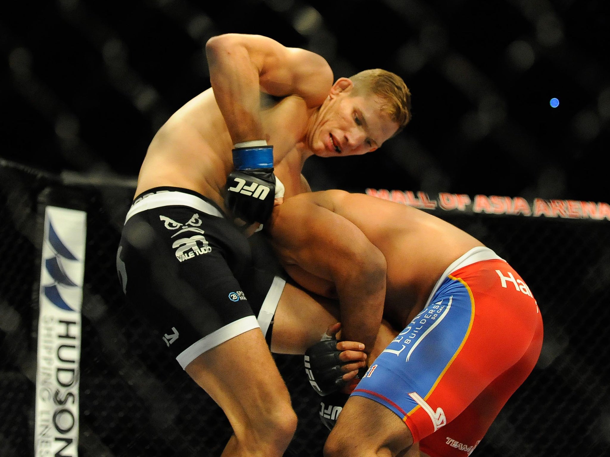 Barnatt, pictured during his 2015 fight against Mark Munoz