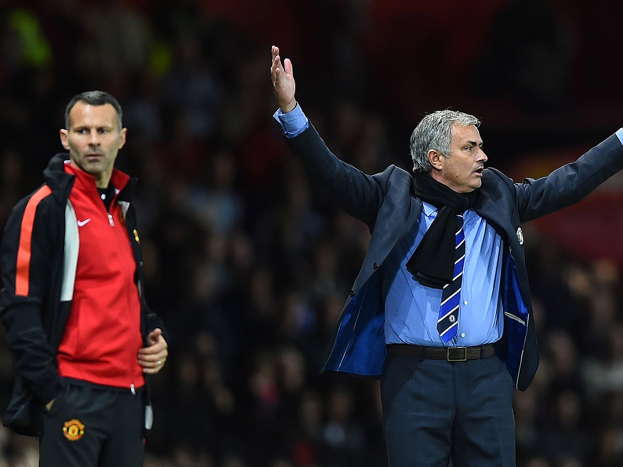 Ryan Giggs and Jose Mourinho on the touchline during Manchester United's clash with Chelsea