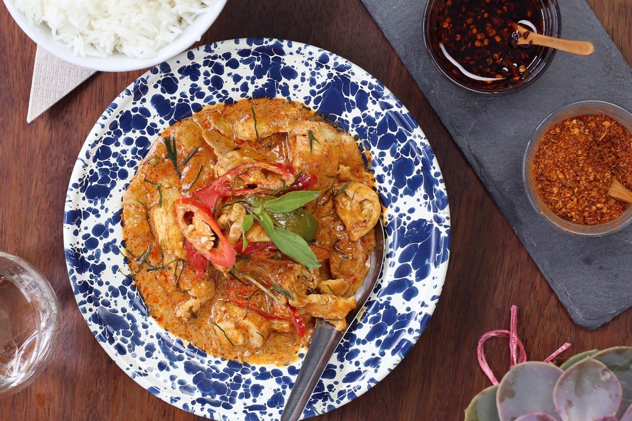 Thick red chicken curry