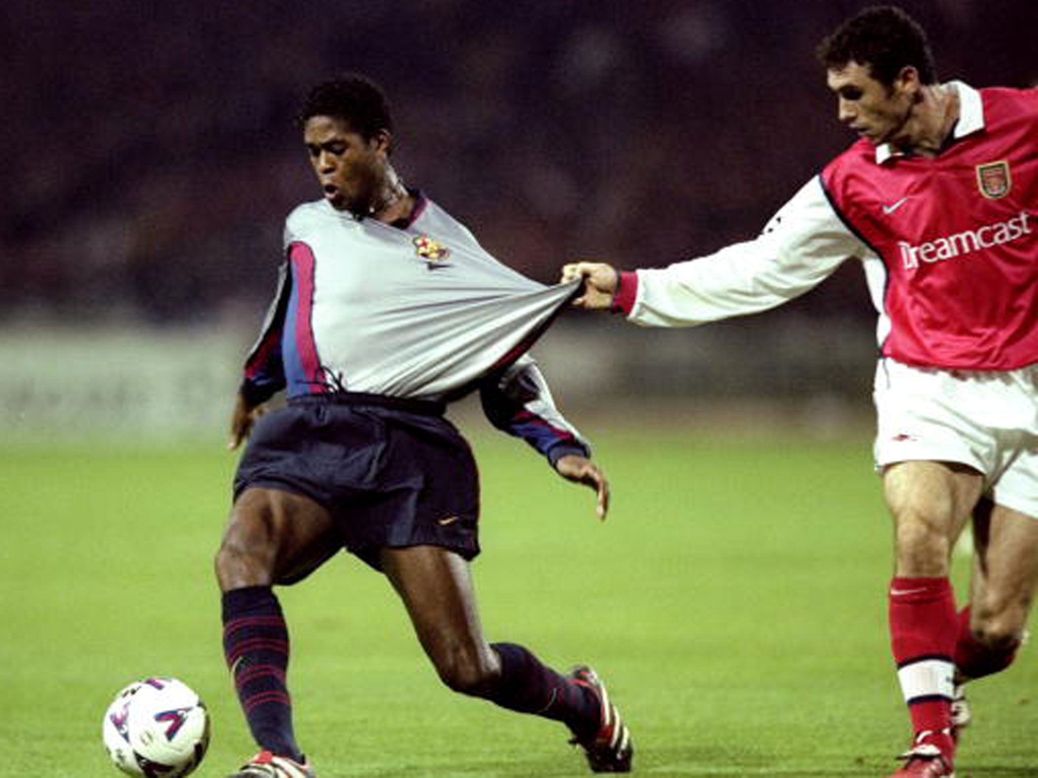 Martin Keown pulls back Barcelona forward Patrick Kluivert at Wembley in 1999 (Getty)