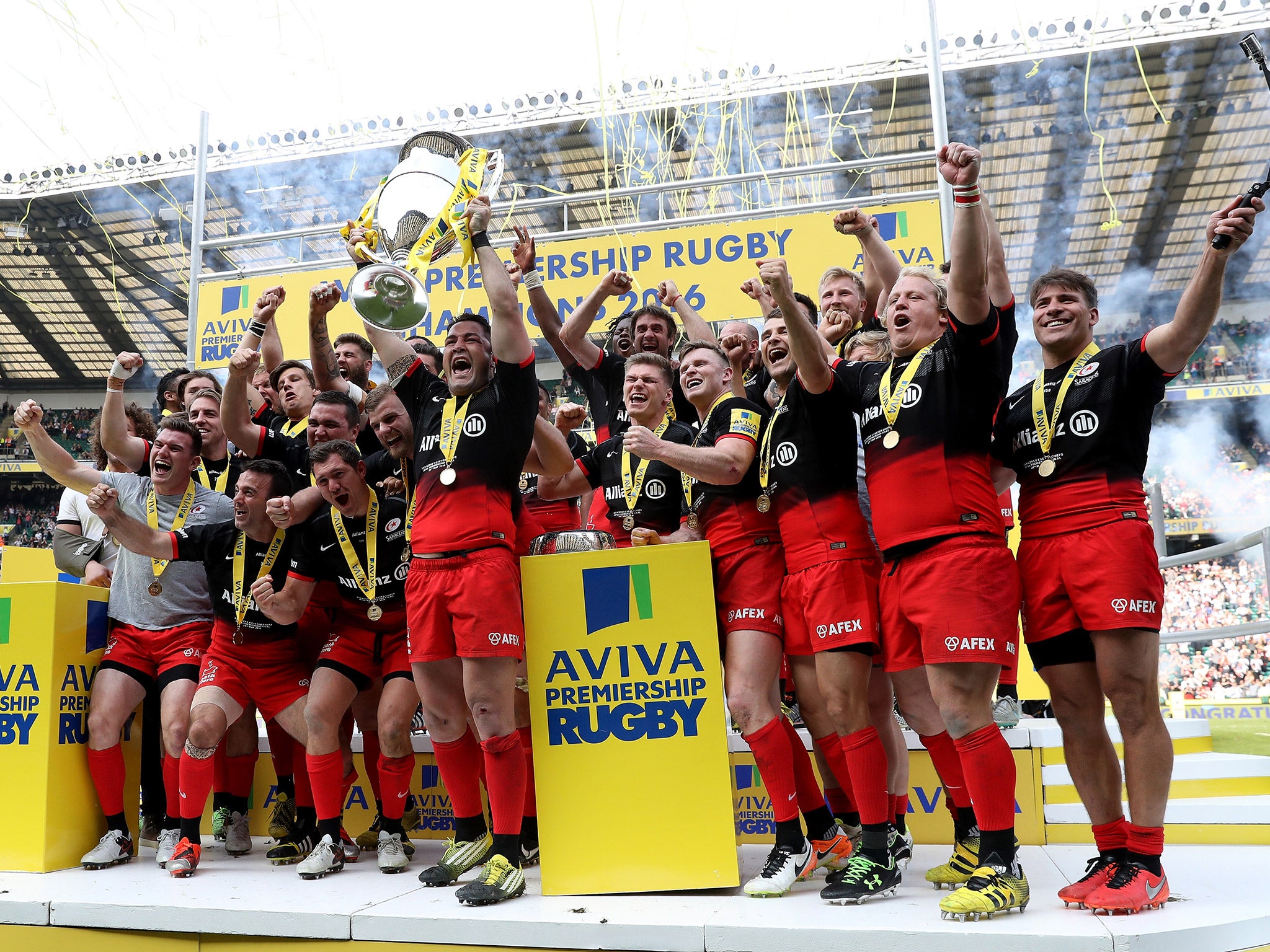 Brad Barritt lifts the Aviva Premiership trophy for Saracens