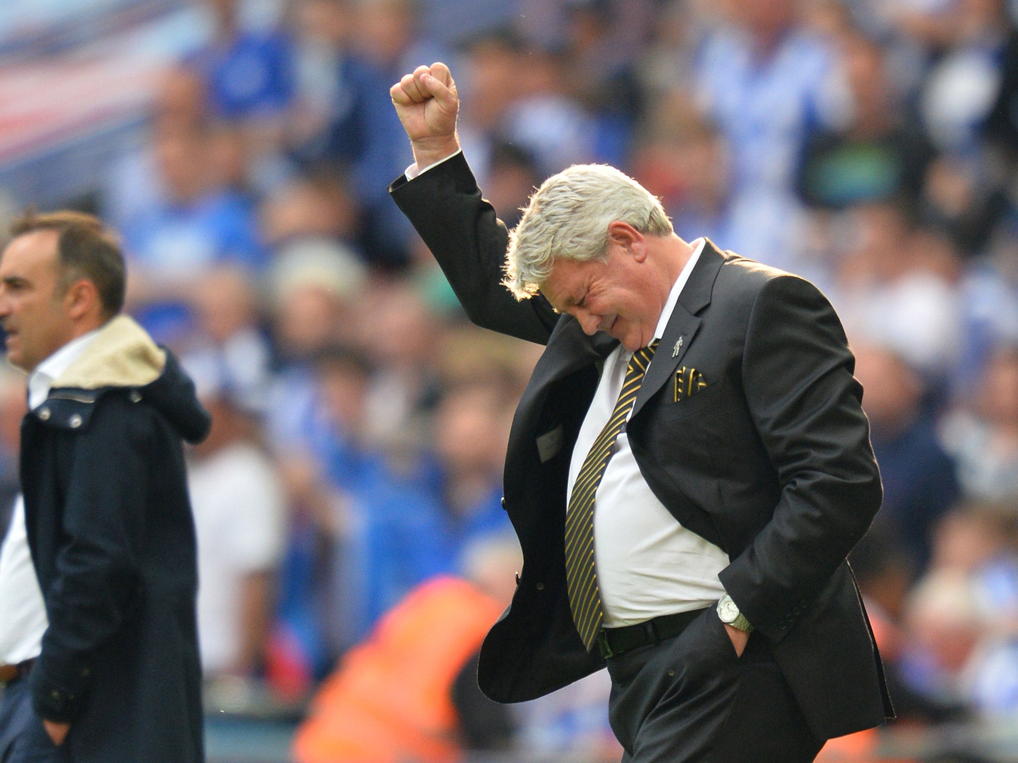 Bruce celebrates after Diame gives Hull the lead in the play-off final