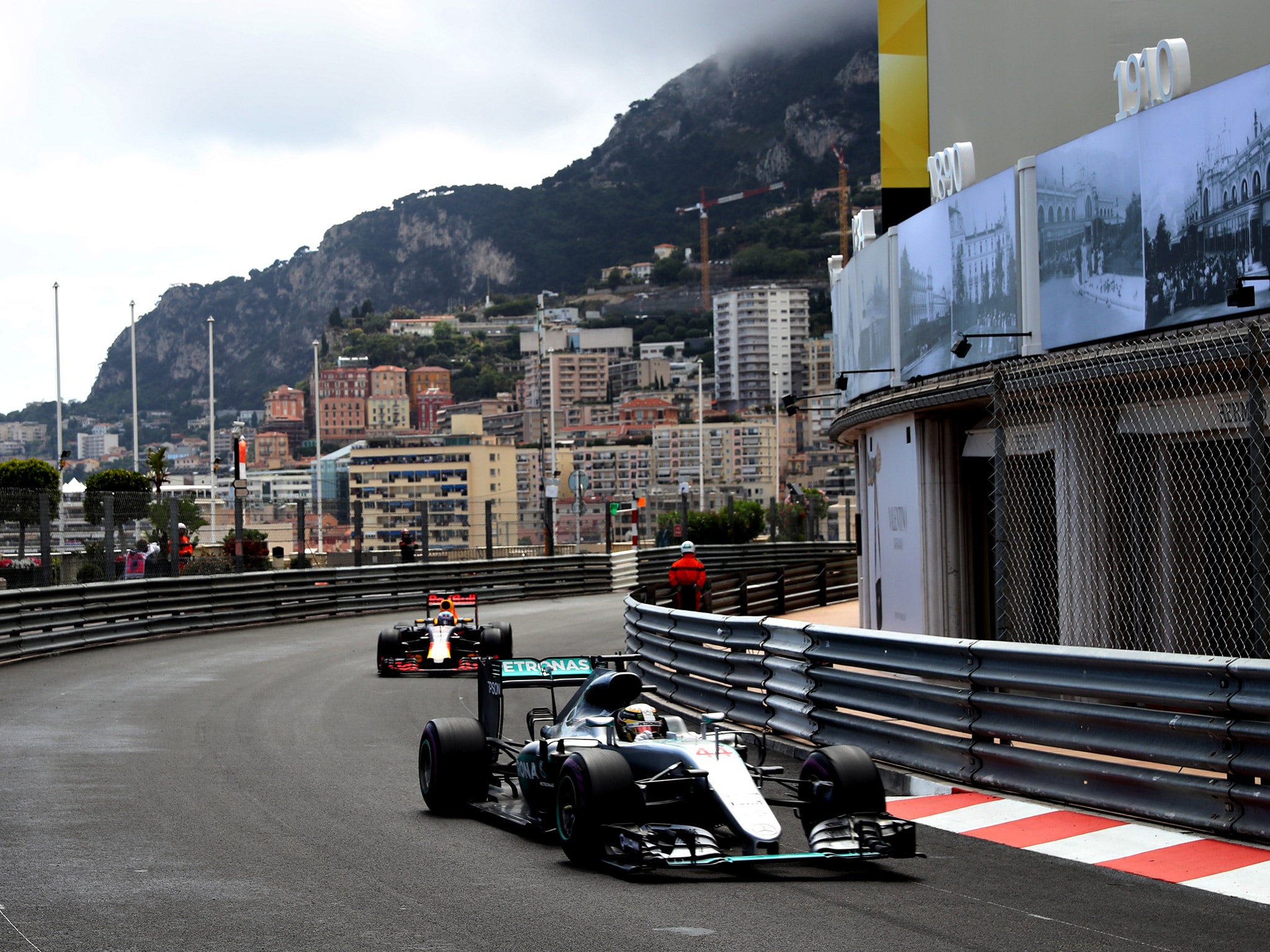 Lewis Hamilton leads Daniel Ricciardo into Massenet during the Monaco Grand Prix