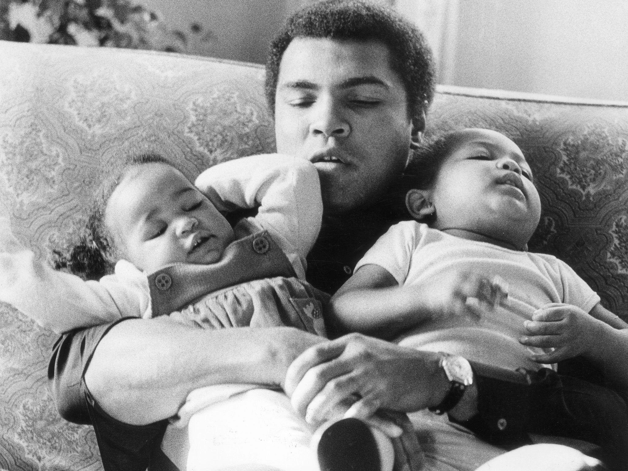 Muhammad Ali with his daughters Laila (9 months) and Hanna (2 years 5 months) in London in December 1978