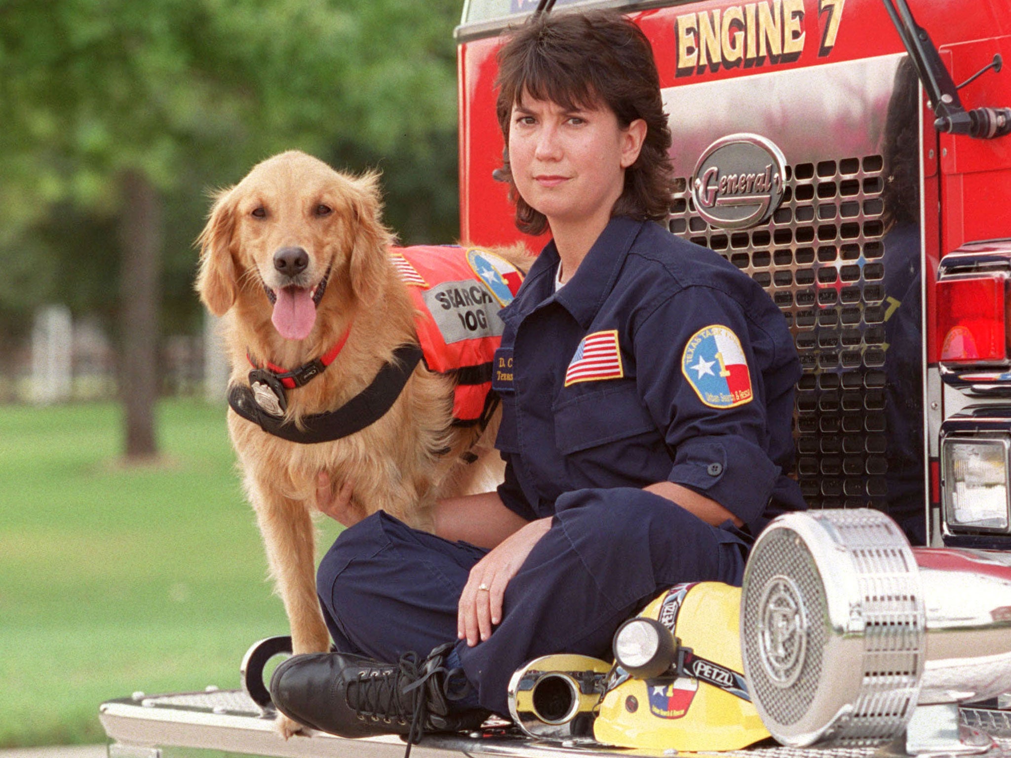 Denise Corliss and her search dog Bretagne in Houston, Texas, in 2002