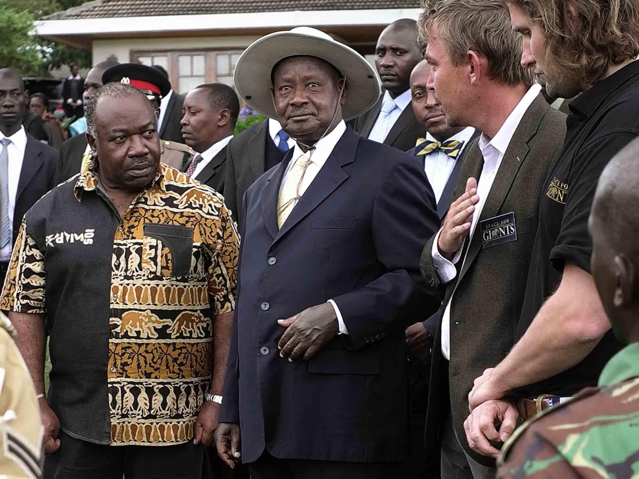 The attending presidents were among those who talked with the conservation experts. Here President Bongo (left) and President Museveni (beside him) are being shown different kinds of protective fencing.