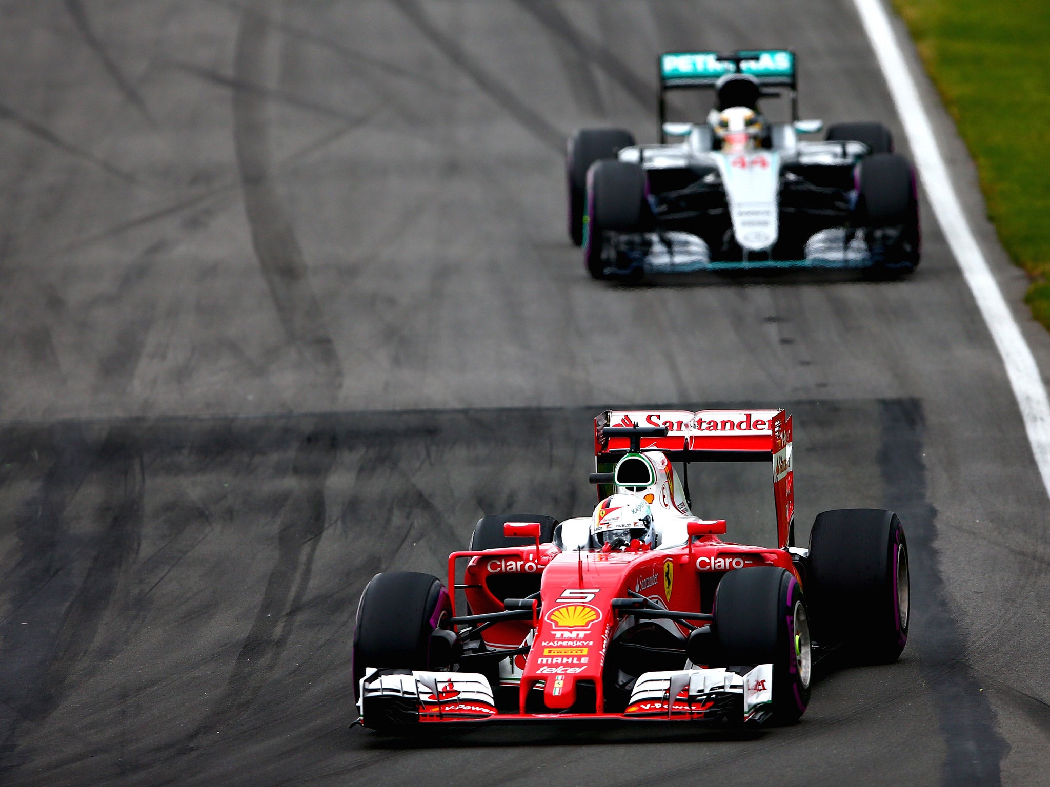 &#13;
Vettel led Hamilton until his second stop &#13;