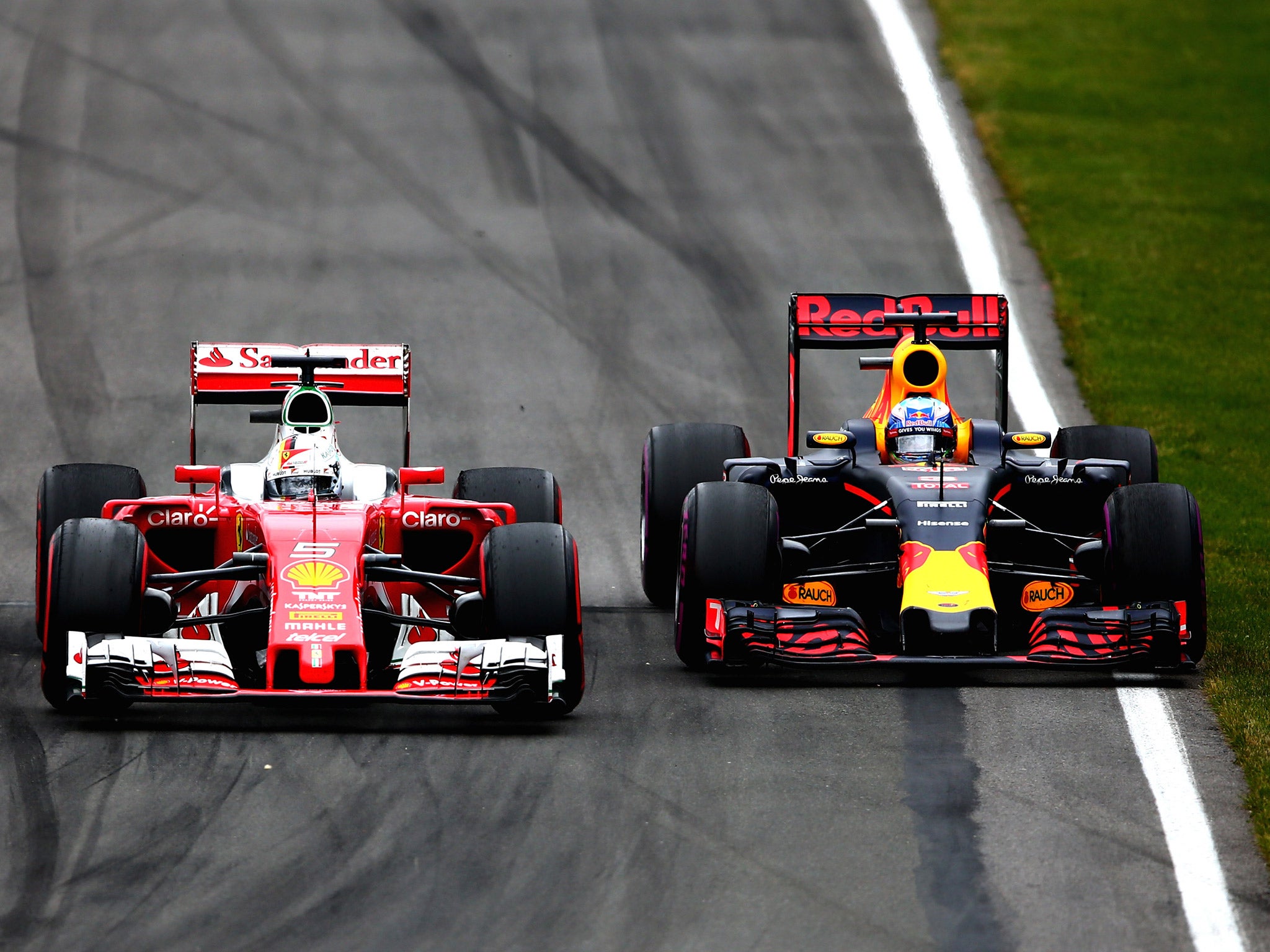 &#13;
Vettel gets past Daniel Ricciardo on his fresher tyres &#13;