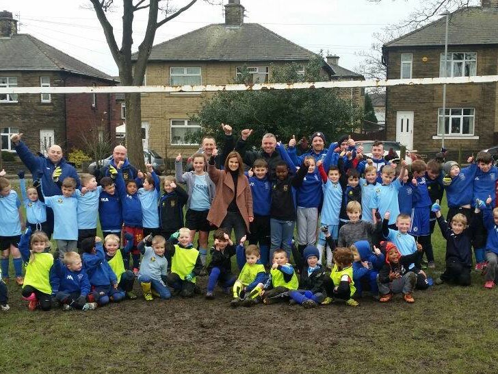 Visiting West End Juniors in Cleckheaton, West Yorkshire (Jo Cox/ Twitter )