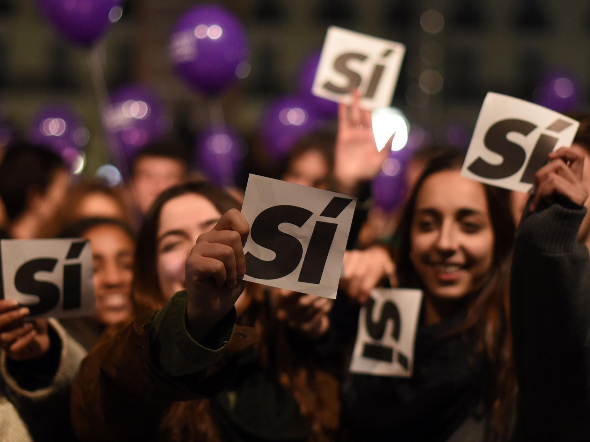 Supporters of left-wing Podemos hold sheets reading 'yes' during a previous general election on 20 December 2015