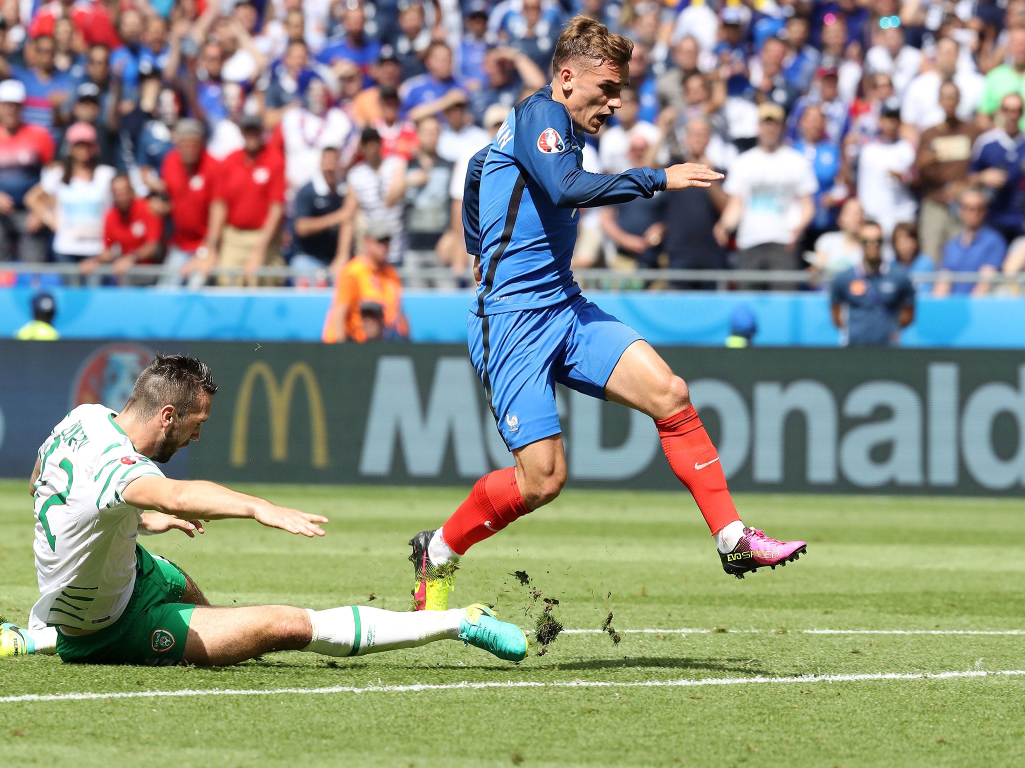 Shane Duffy fouls Antoine Griezmann to earn himself a red card