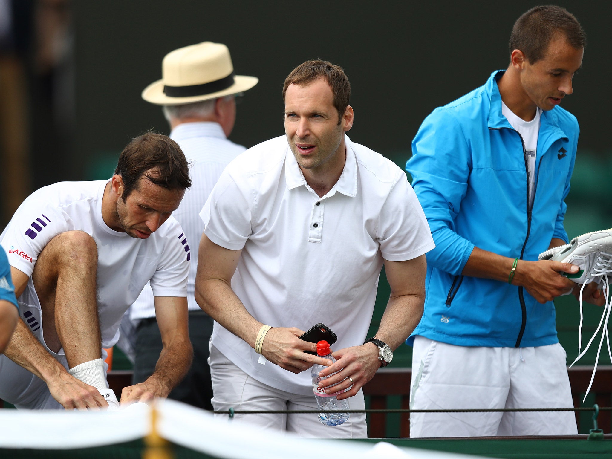 &#13;
Cech arrives courtside with Rosol and Stepanek &#13;