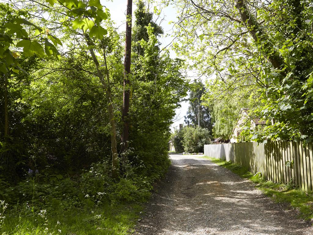 The leafy approach to Fernhill Farm