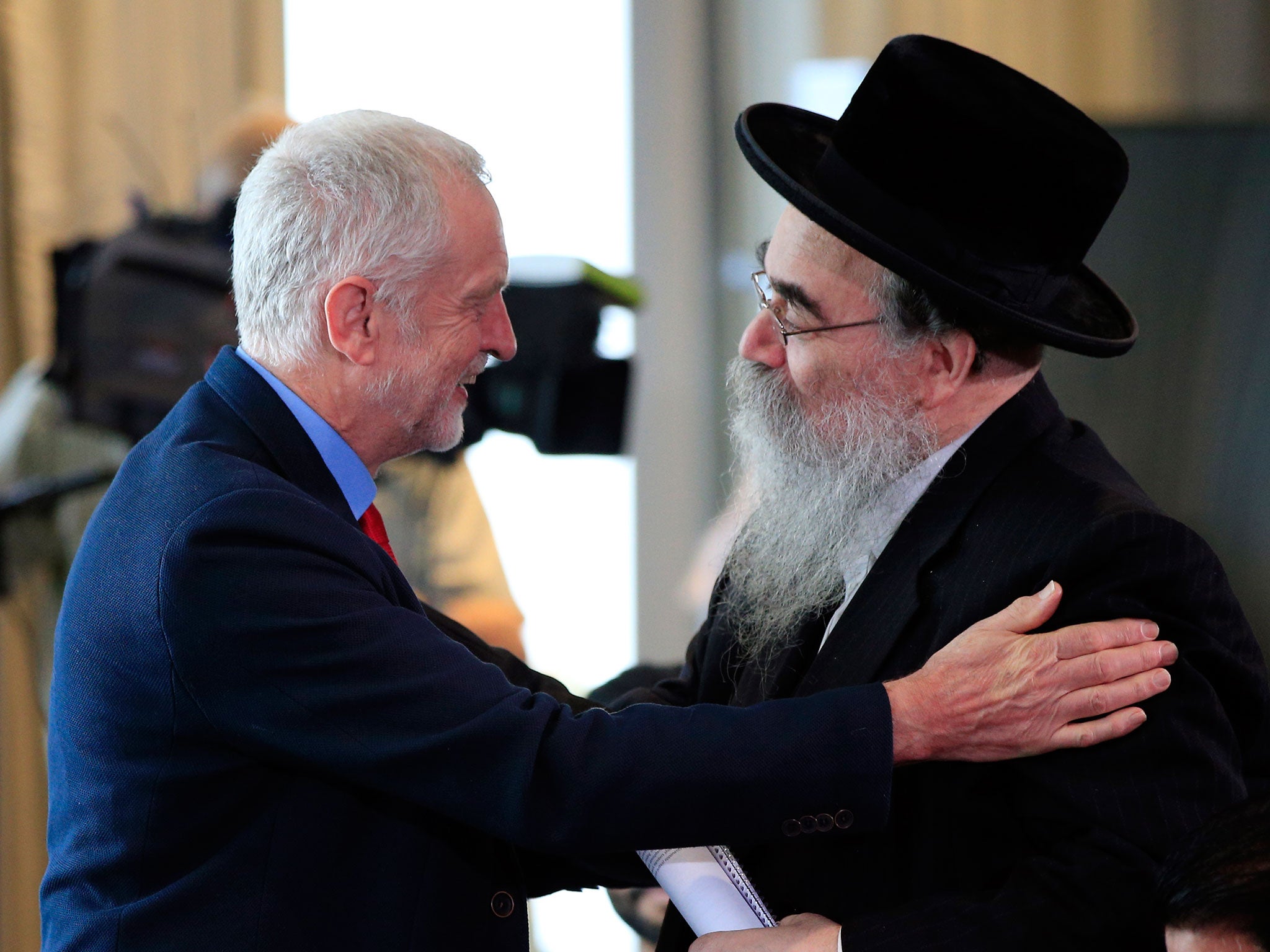 &#13;
Jeremy Corbyn meets with Rabbi Pinter after delivering a speech on Labour's anti-Semitism inquiry findings &#13;