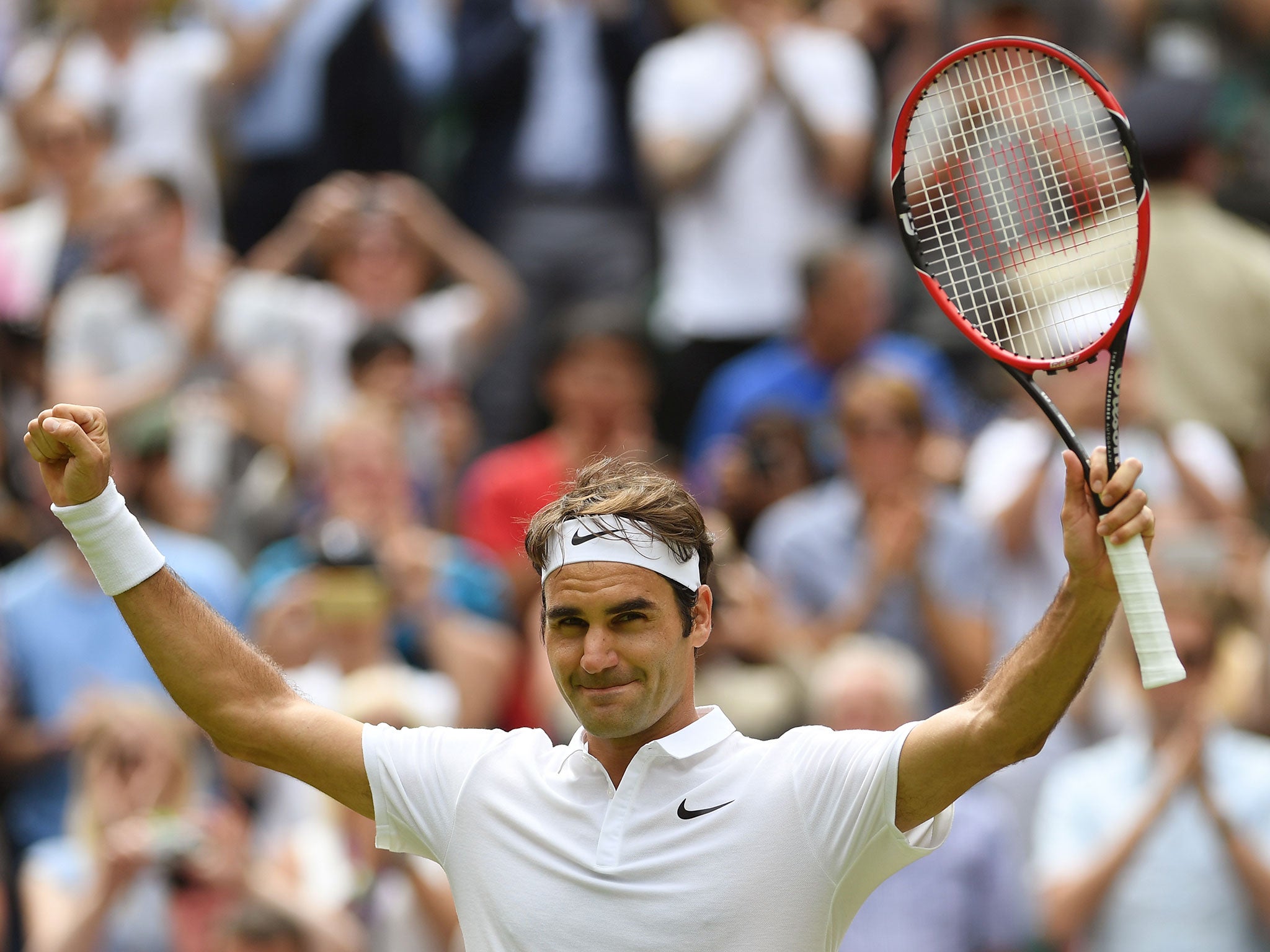 Roger Federer celebrates his straight-sets victory