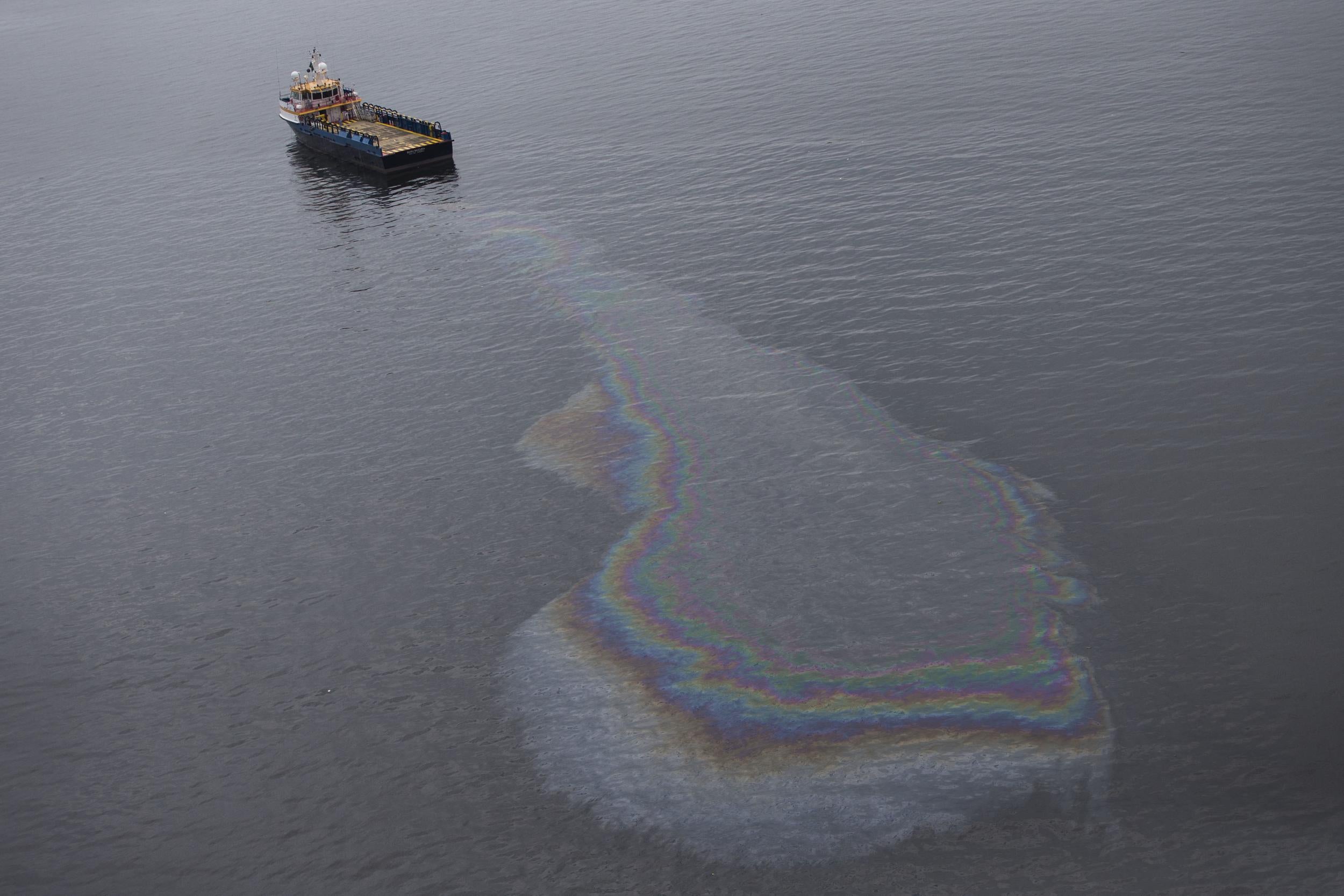 The slick reportedly filled part of the bay on Sunday, staining sailing boats ahead of the start of the Olympics on 5 August