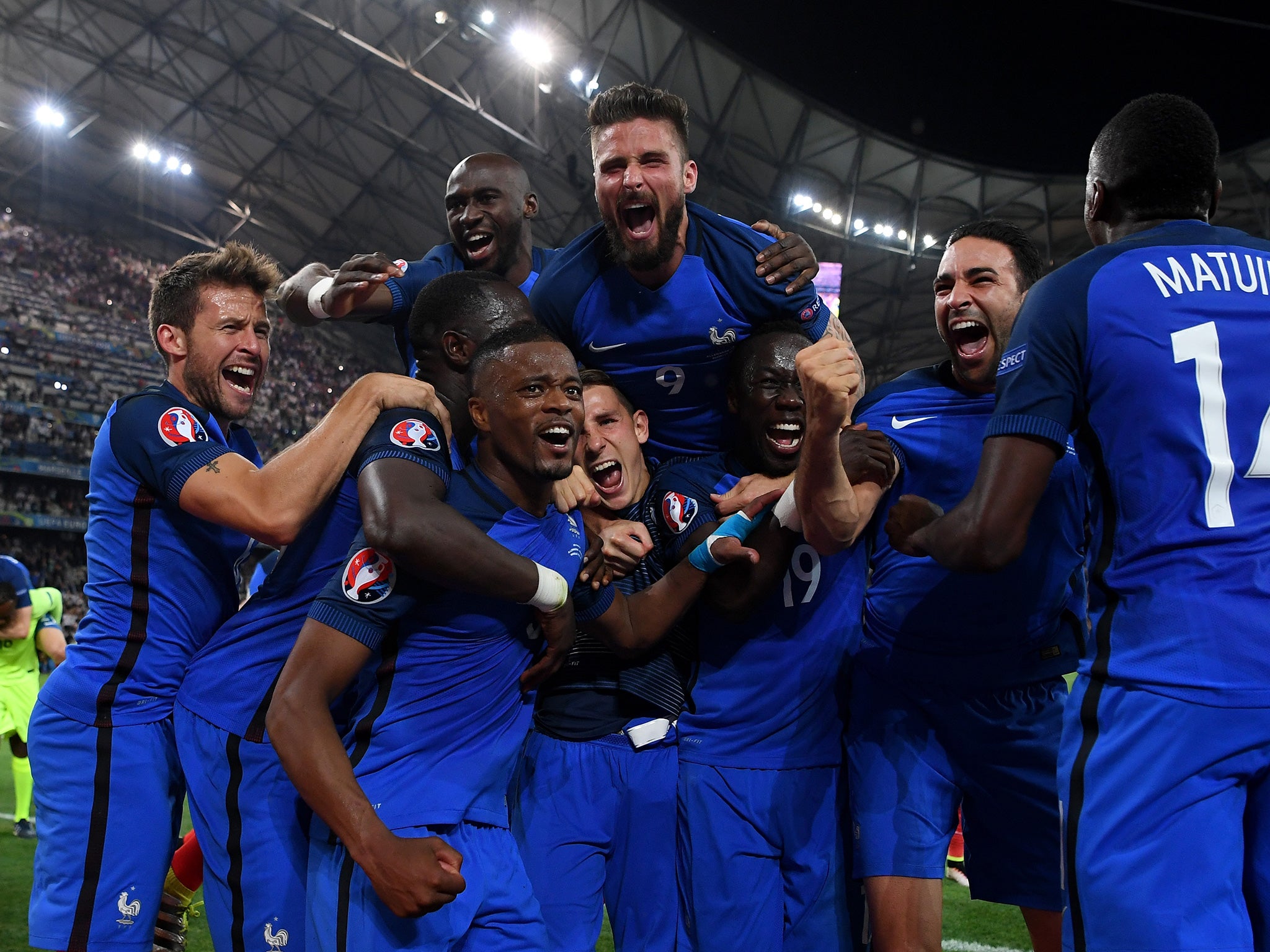 France celebrate their progression to Sunday's final in Paris (France celebrate their progression to Sunday&amp;#039;s final in Paris)