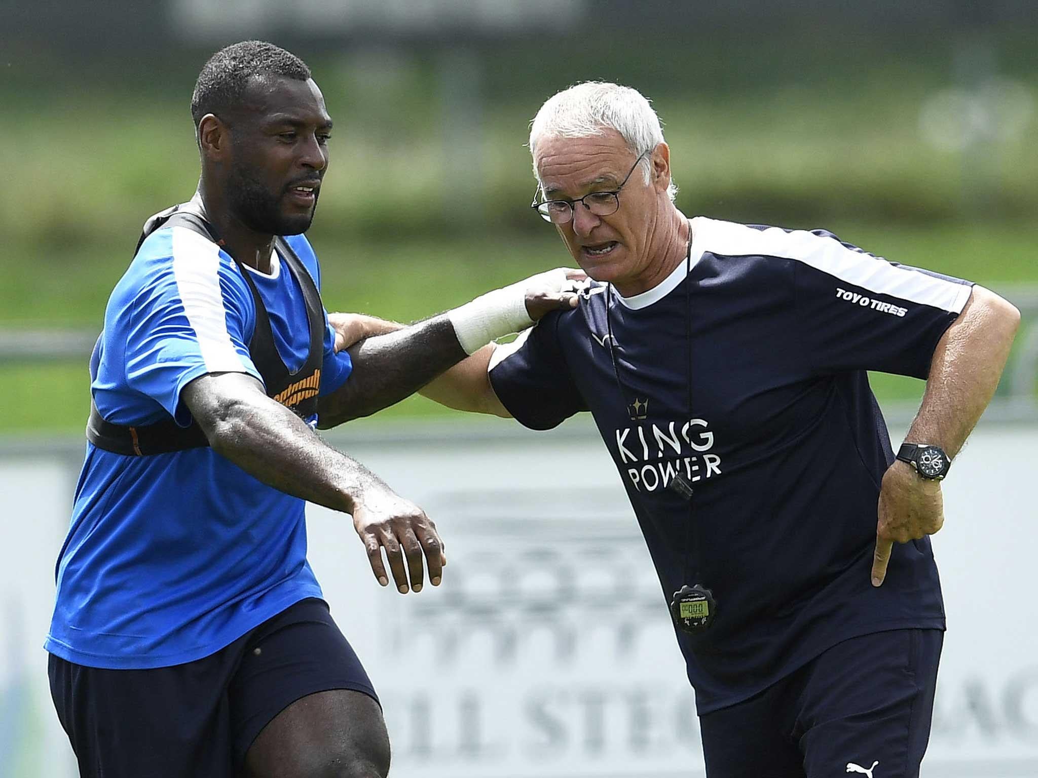 Claudio Ranieri and Wes Morgan in talks during pre-season