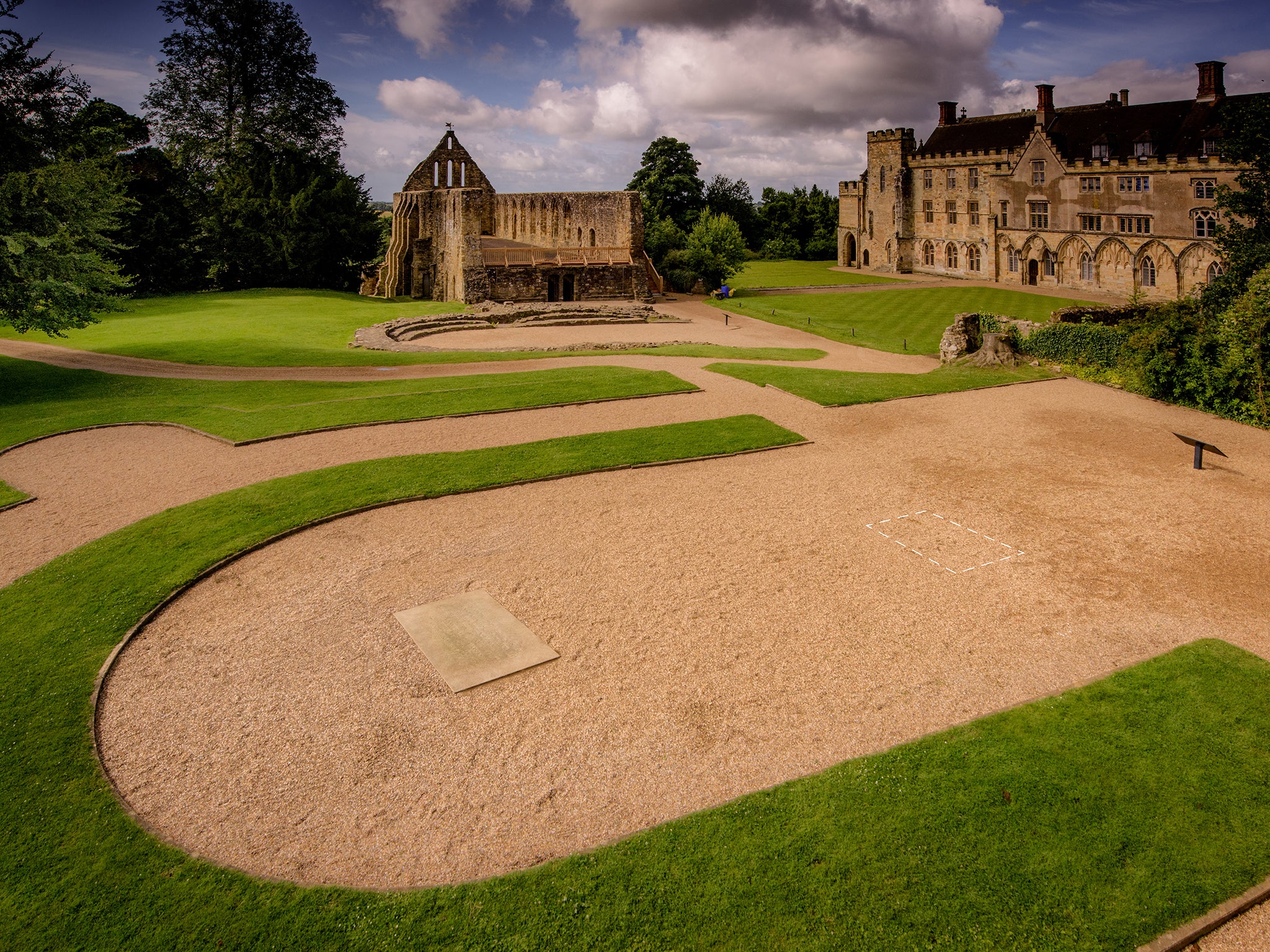 The new site of the memorial (the previous one is outlined)