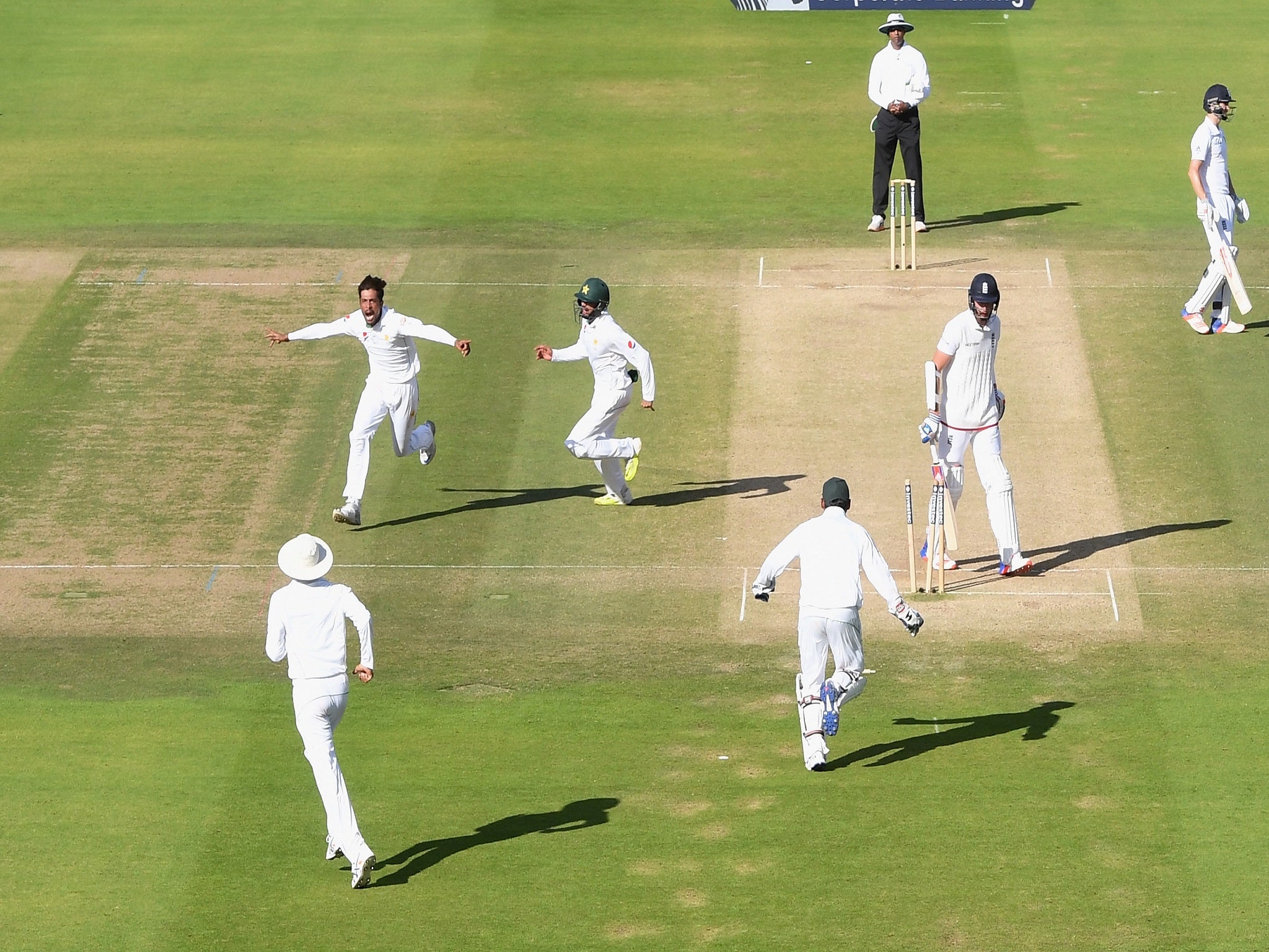 The Pakistan players rush to mob Mohammad Amir