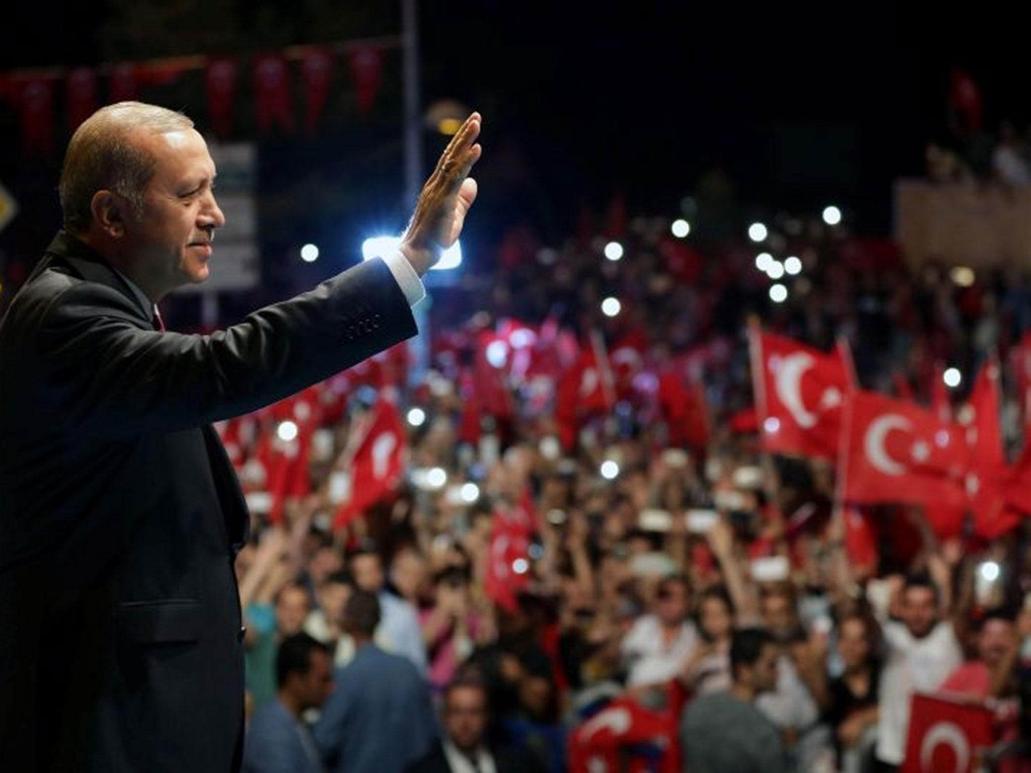 Turkish President Tayyip Erdogan greets his supporters outside of his residence in Istanbul, Turkey, 19 July, 2016