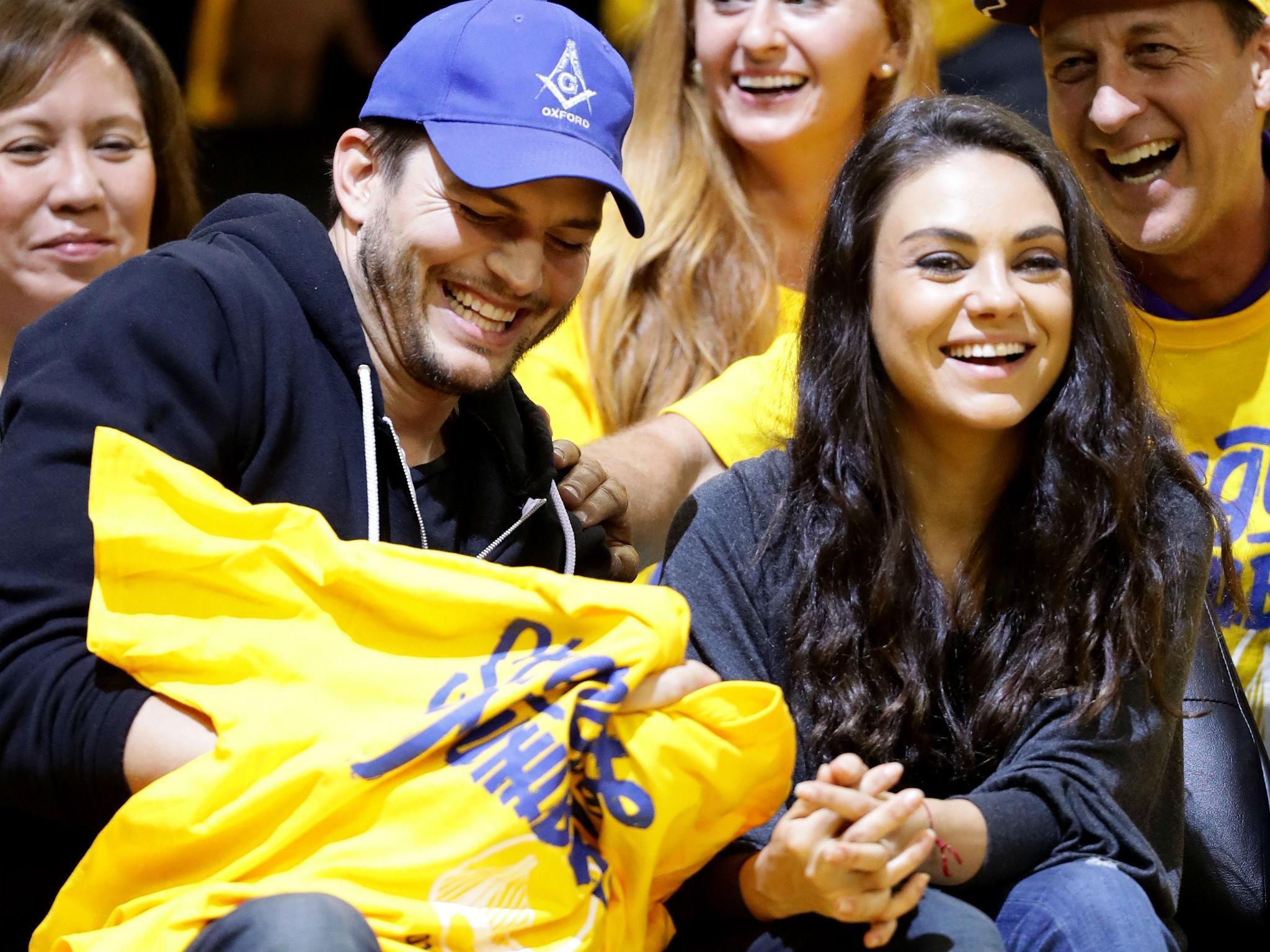 If Kutcher and Kunis are photographed together it's usually when they're sat courtside