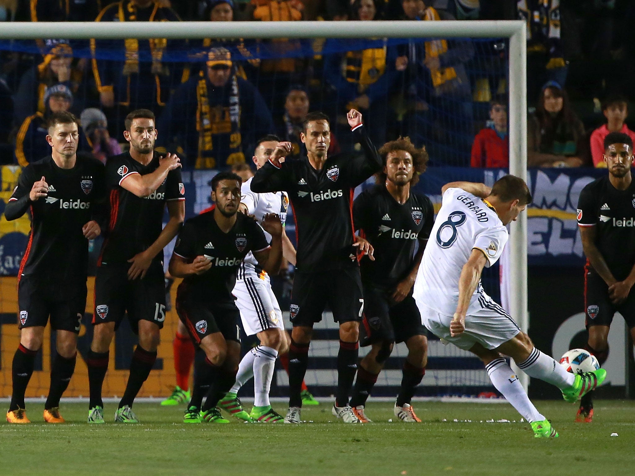 Gerrard tries to curl one over for LA Galaxy