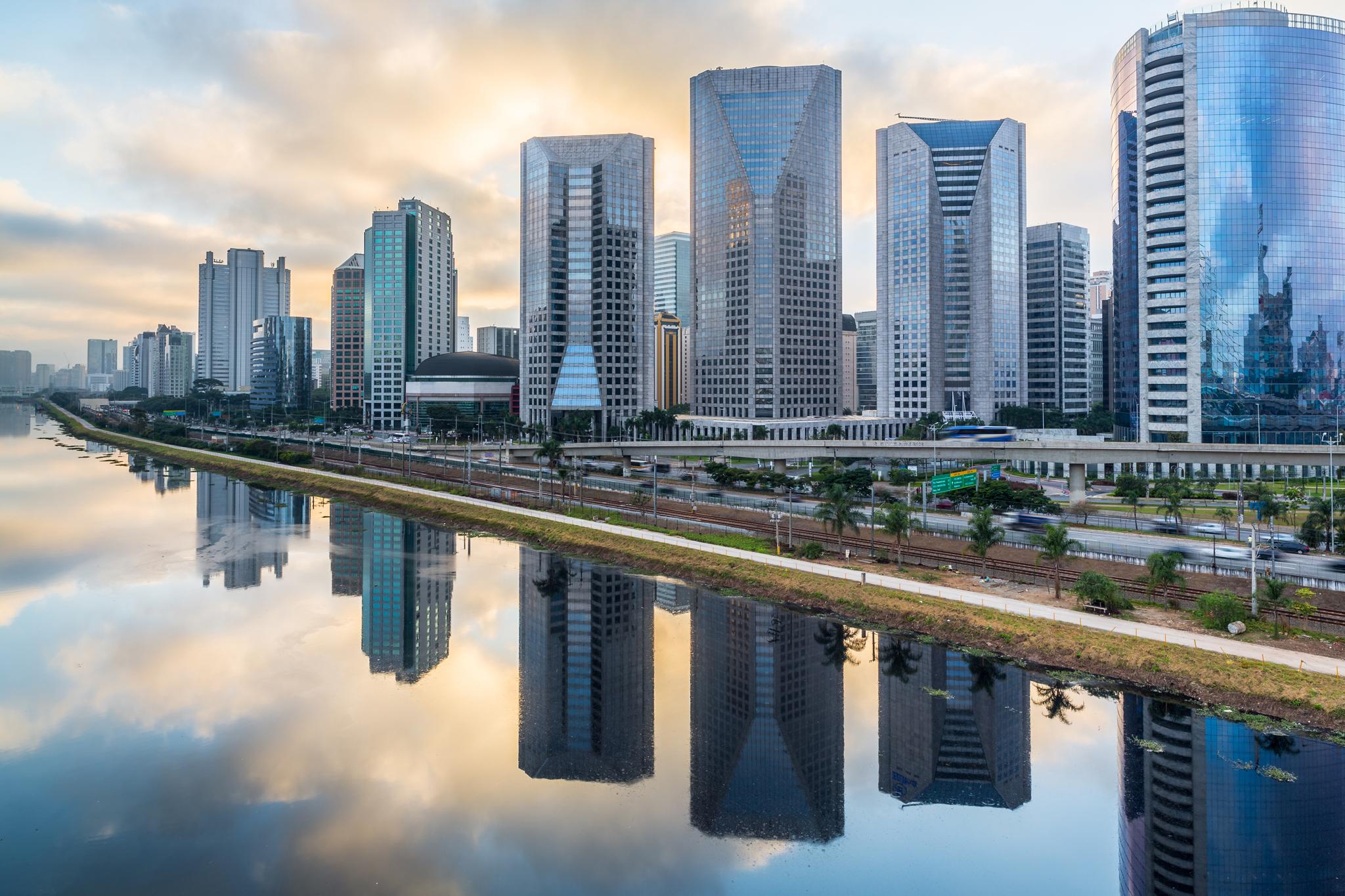 Certain airlines offer a free shuttle between Sao Paulo’s airports