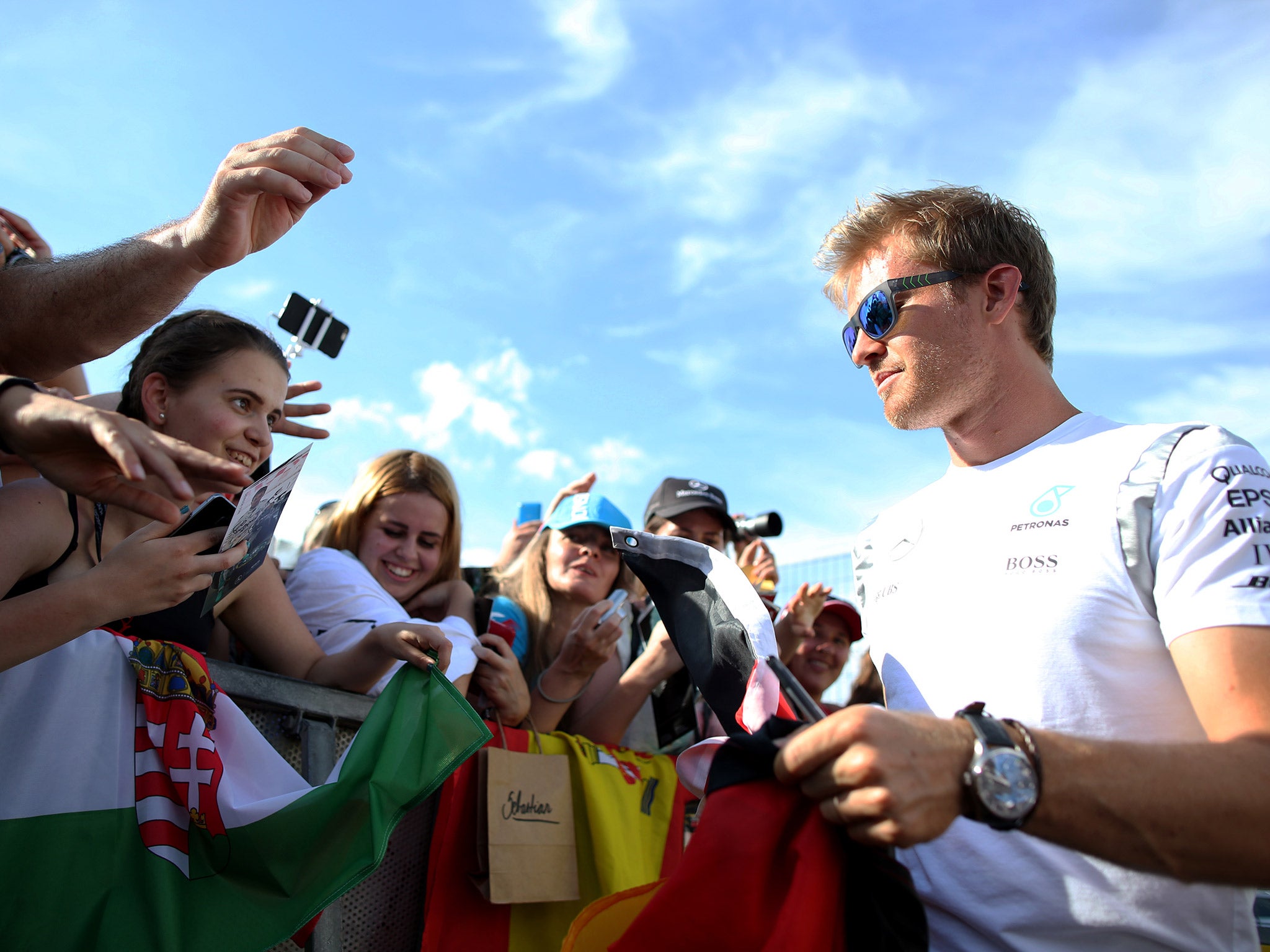 Nico Rosberg says he is not feeling the pressure despite leading the championship by a point over Lewis Hamilton