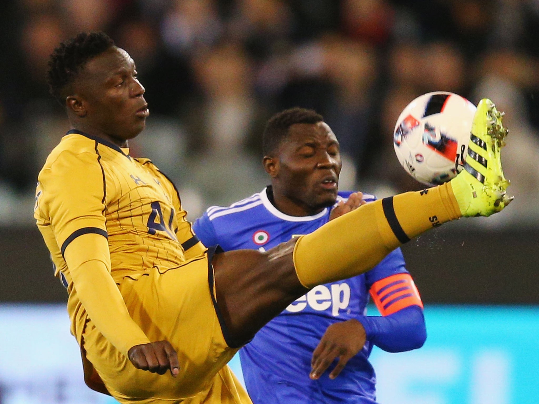 Wanyama challenges for the ball with Asamoah