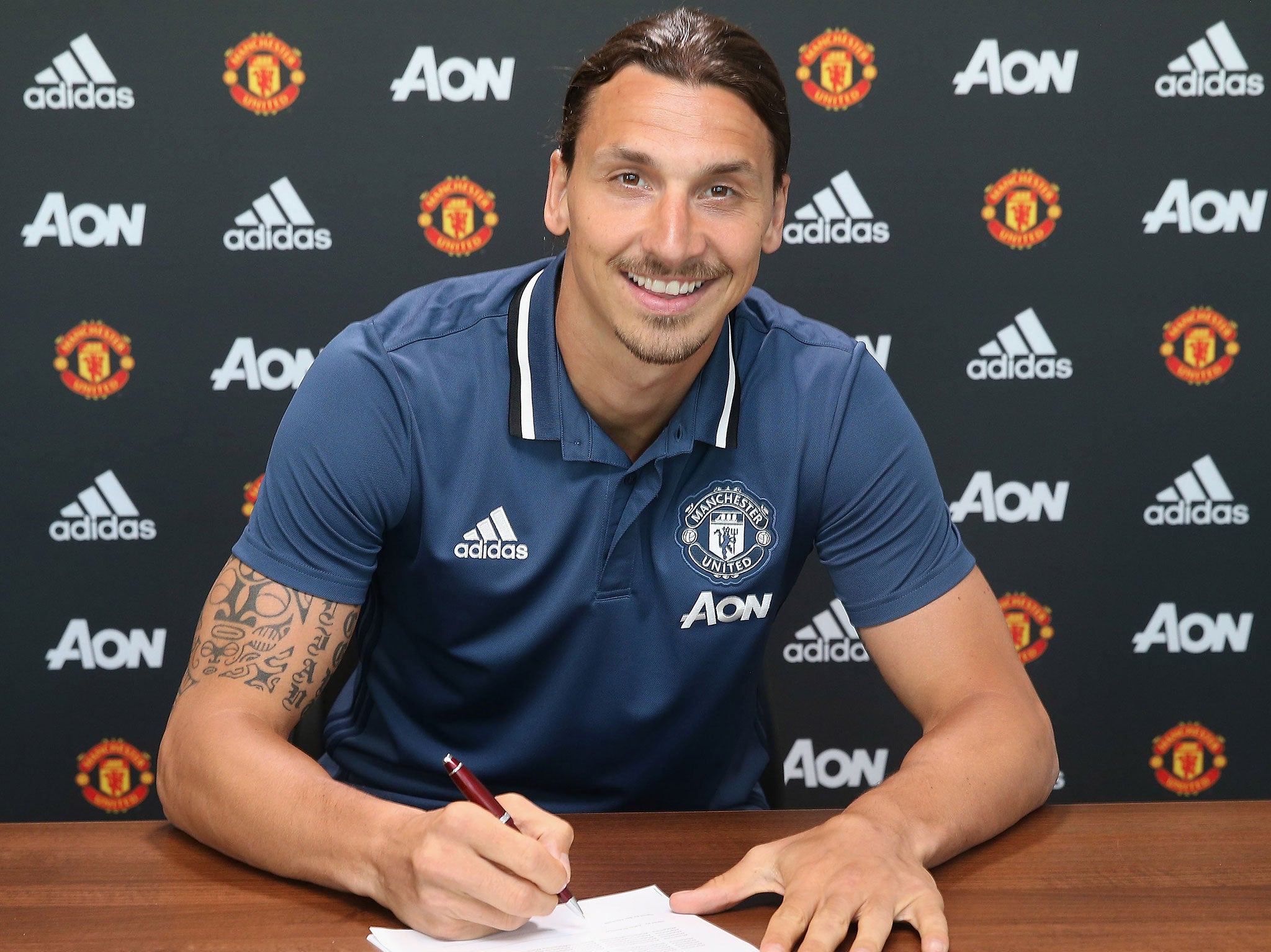 Zlatan Ibrahimovic signs for United