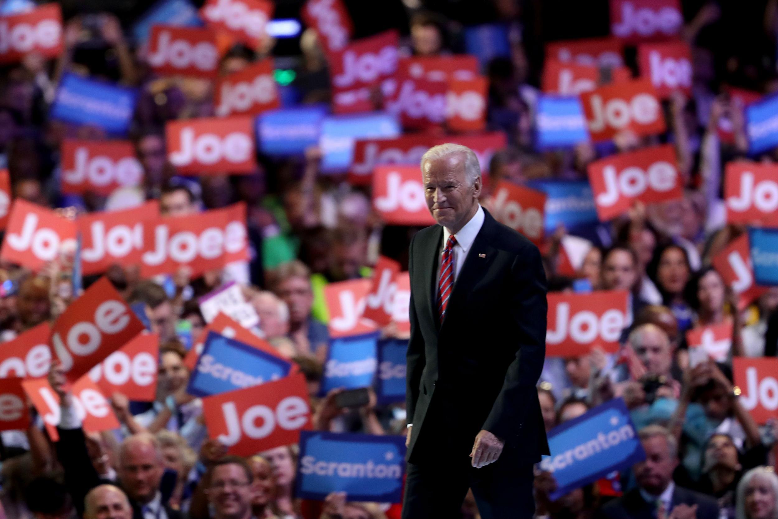 &#13;
Bathing in the love - Joe Biden with his Democrat friends &#13;